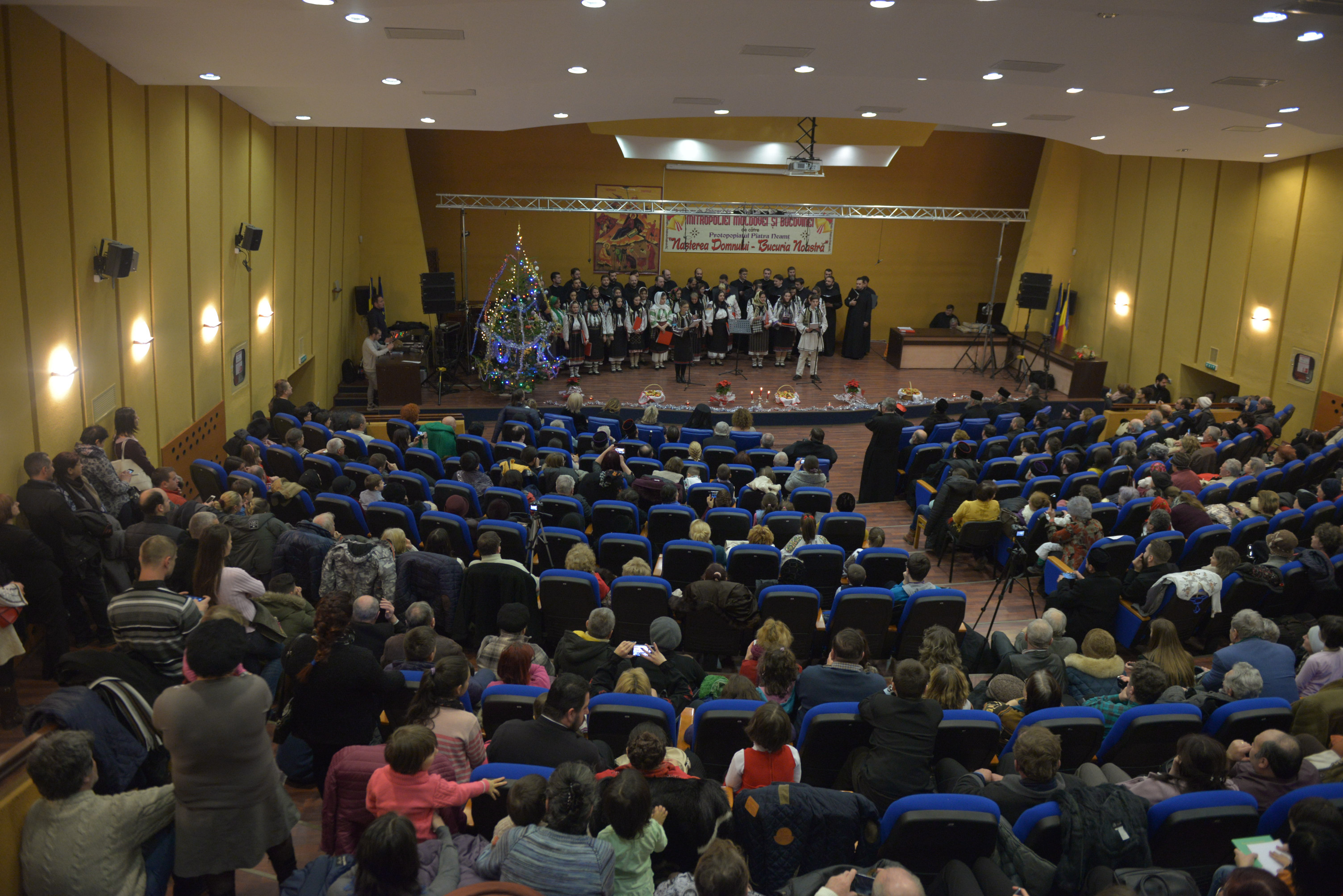 Concert de colinde la Piatra Neamț: „Putem să-L descoperim pe Hristos inclusiv prin intermediul colindelor” Concert de colinde la Piatra Neamț: „Putem să-L descoperim pe Hristos inclusiv prin intermediul colindelor”