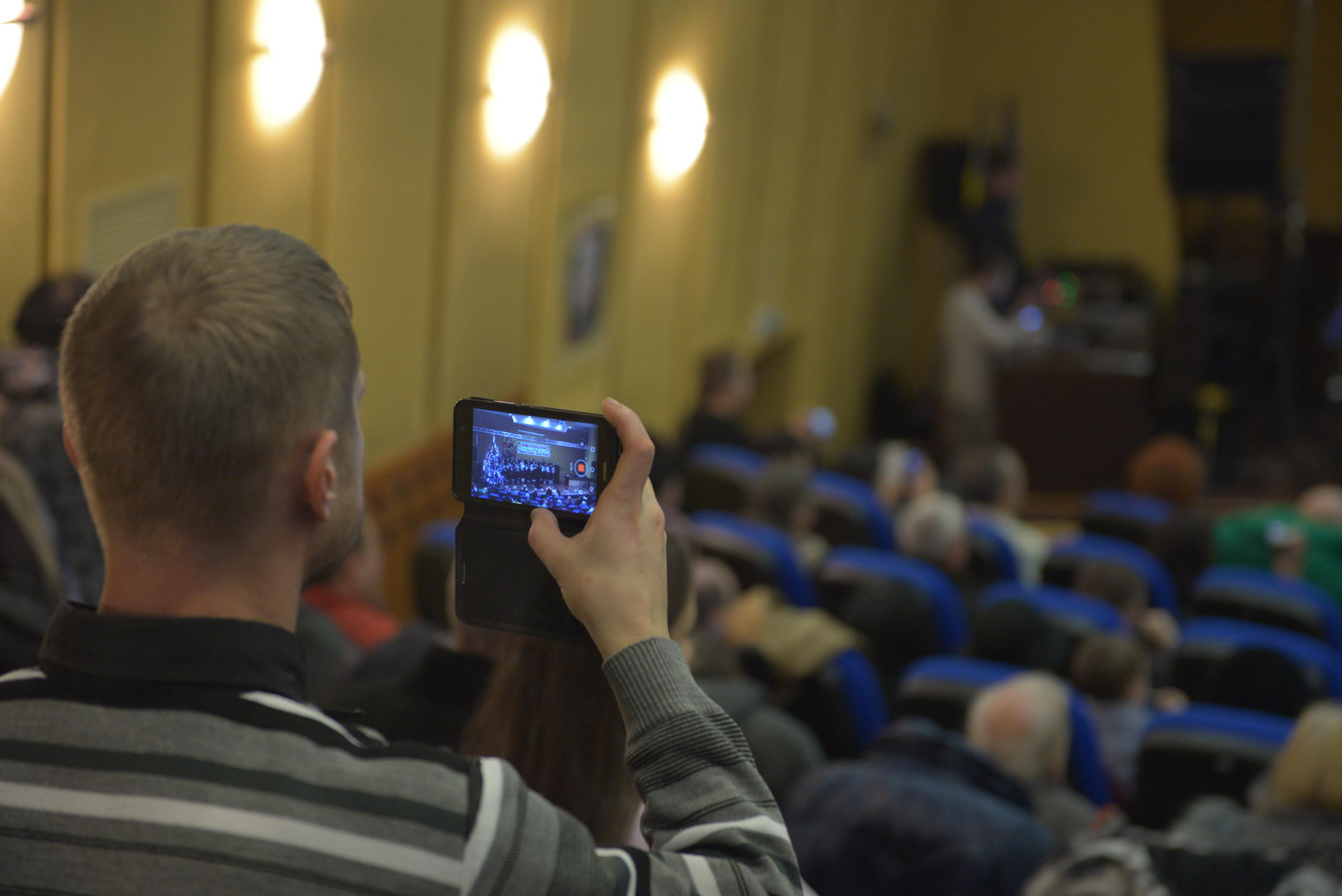 Concert de colinde la Piatra Neamț: „Putem să-L descoperim pe Hristos inclusiv prin intermediul colindelor” Concert de colinde la Piatra Neamț: „Putem să-L descoperim pe Hristos inclusiv prin intermediul colindelor”