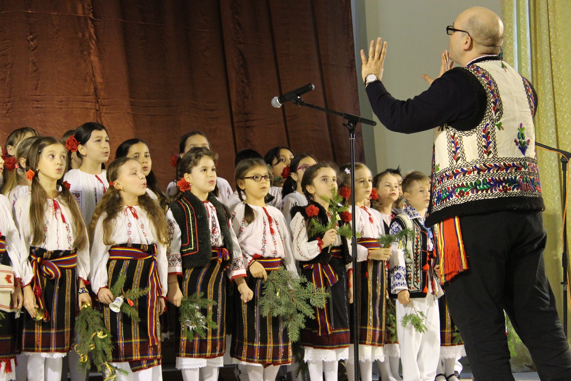 Corala „Învierea“ a Protopopiatului Paşcani a concertat la Târgu Frumos