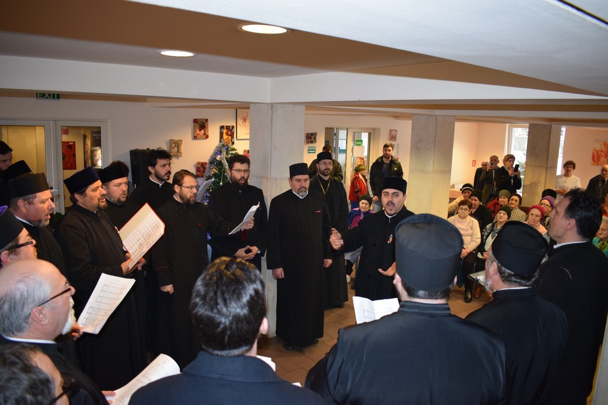 Colinde şi daruri la Căminul „Sfinţii Împăraţi Constantin şi Elena“ - Bucium