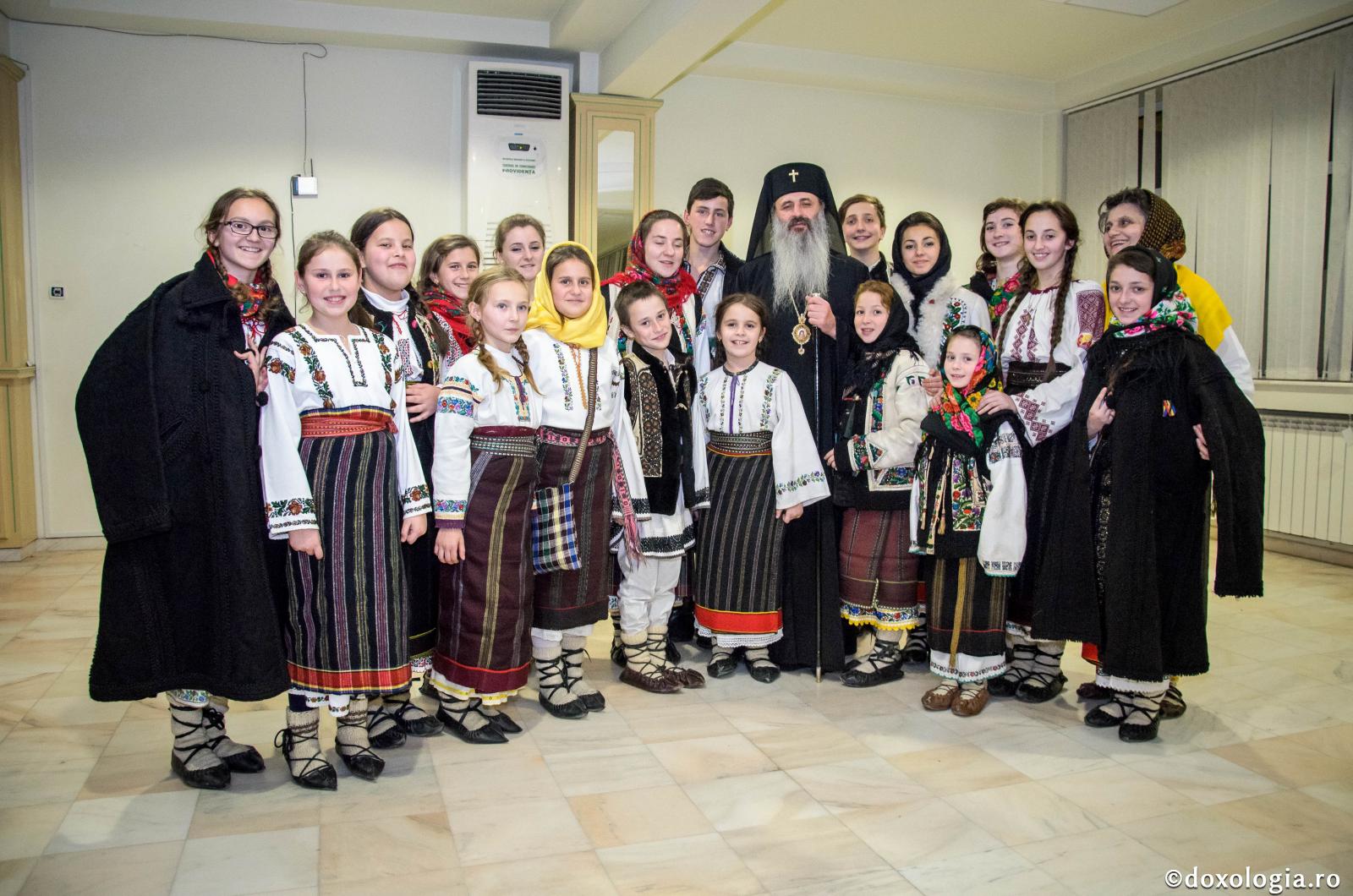 Foto: Silviu Cluci Înaltpreasfințitul Teofan, Mitropolitul Moldovei și Bucovinei: Naşterea Domnului - Întâlnirea omului cu Dumnezeul cel viu (Scrisoare pastorală la sărbătoarea Naşterii Domnului - 2016)