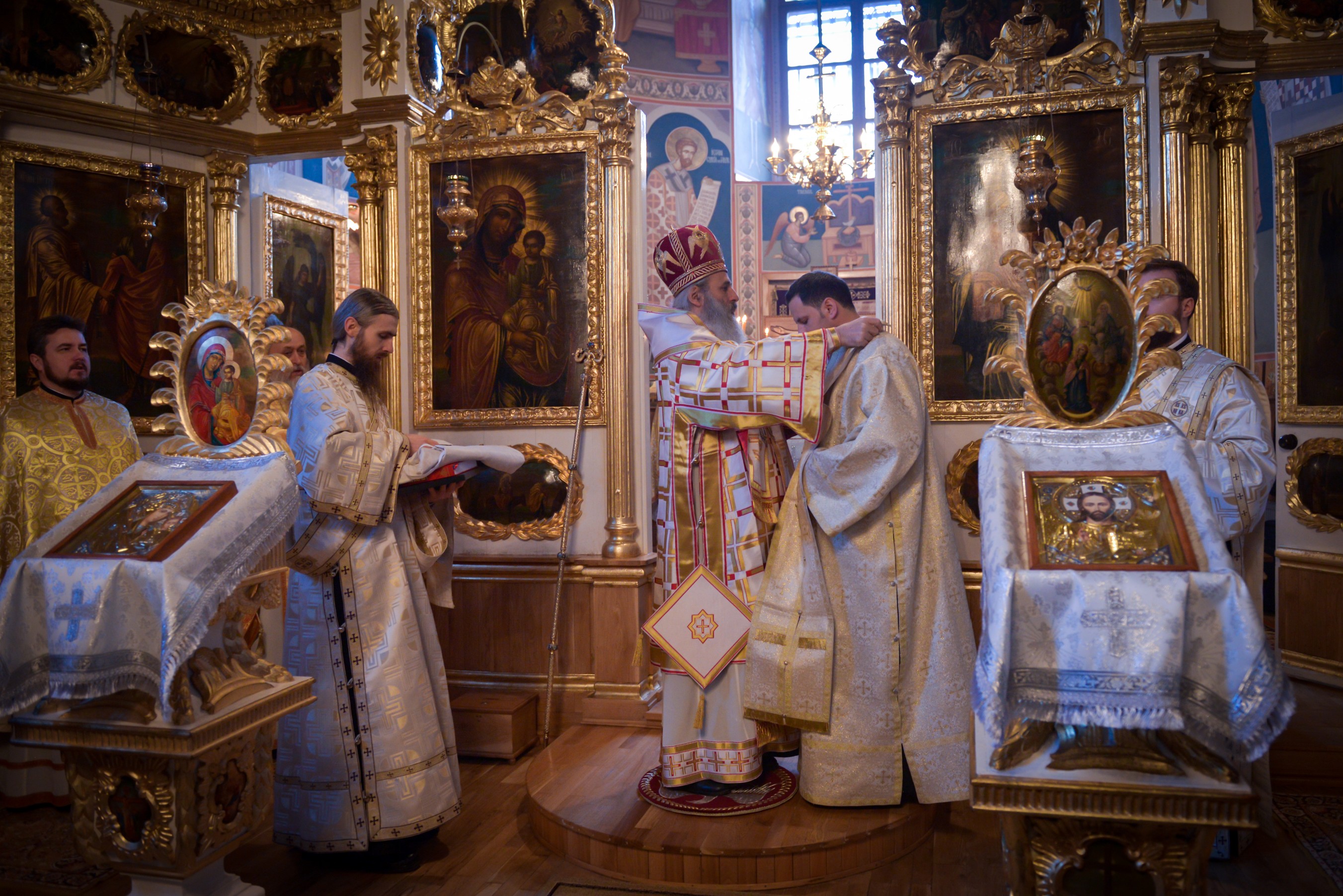 Conferință preoțească la Botoșani: „Dumnezeu să ne dăruiască putere să sesizăm darurile Sfântului Duh“