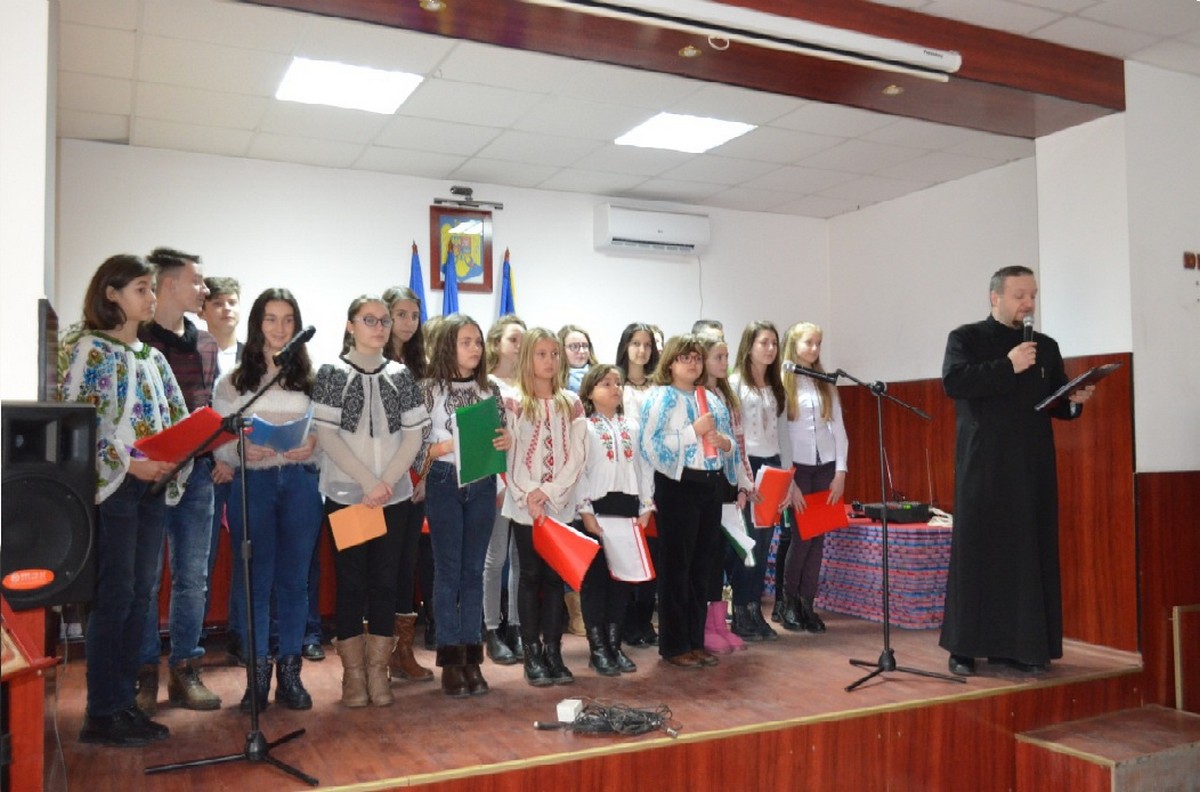 Spectacol de colinde şi cântece populare la Penitenciarul Botoşani