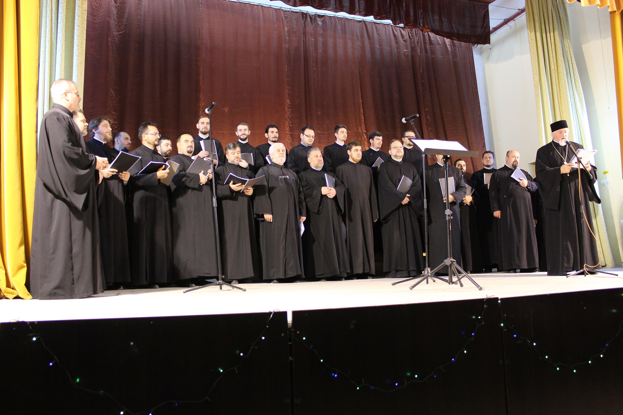 Corala „Învierea“ a Protopopiatului Paşcani a concertat la Târgu Frumos