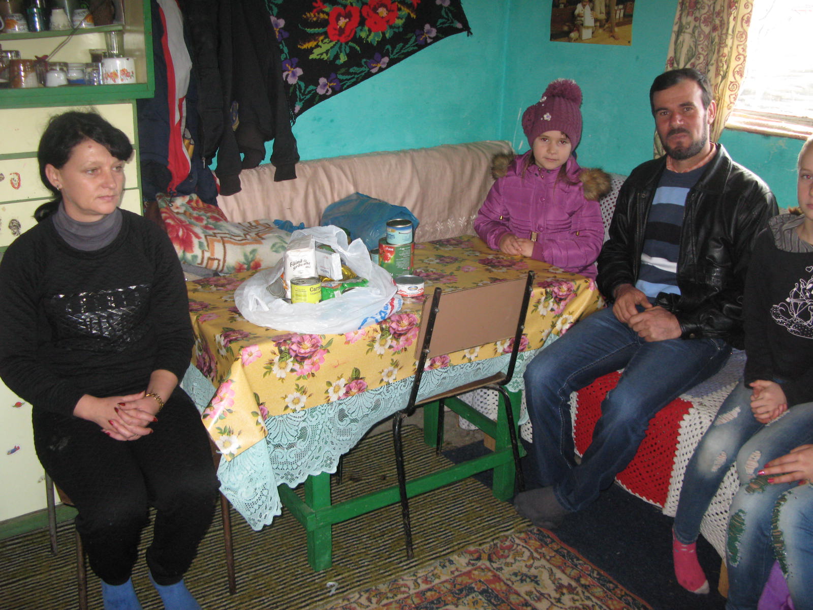 Daruri de Crăciun pentru persoanele nevoiaşe din Buruieneşti