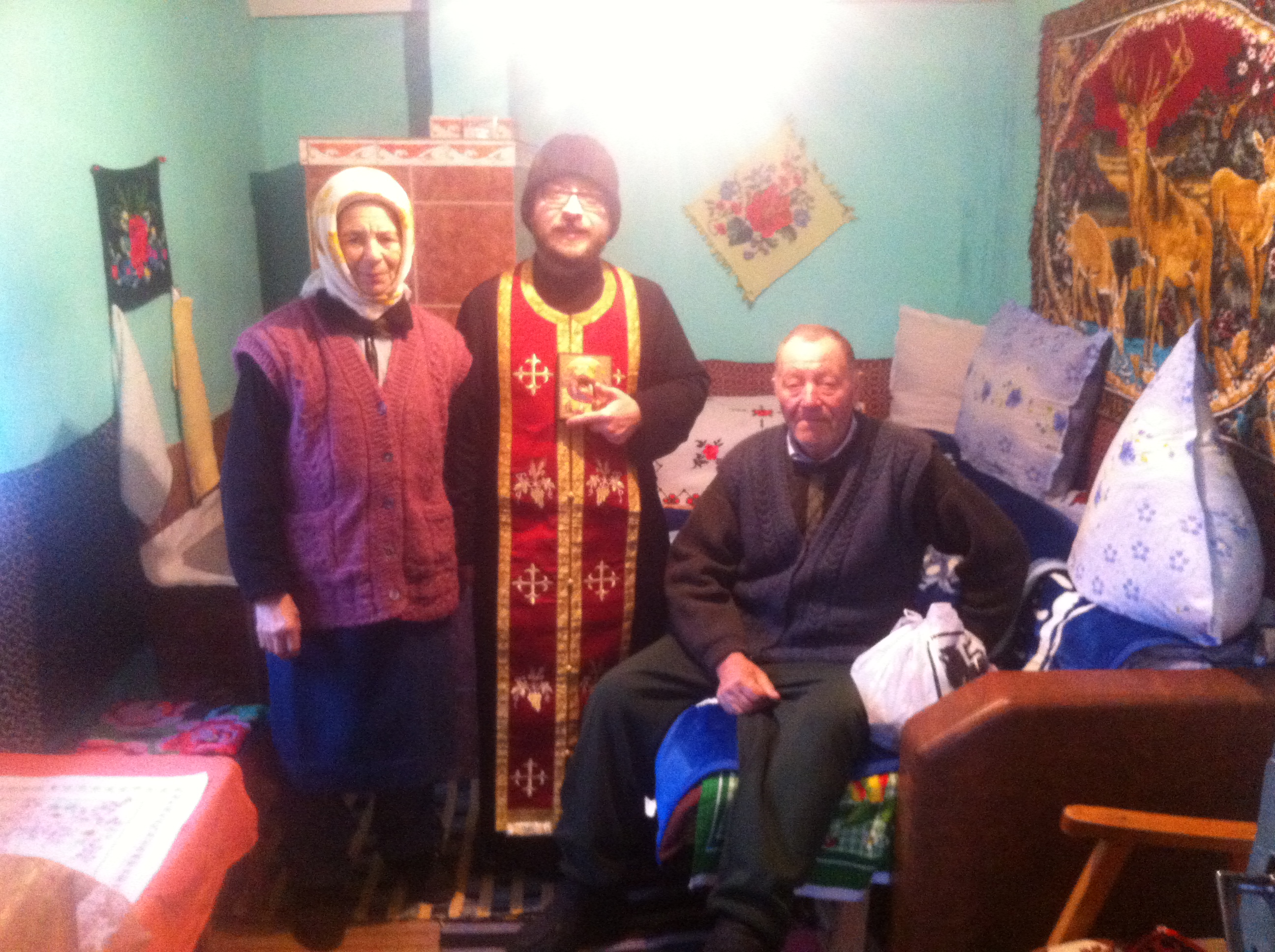 Daruri de Crăciun pentru persoanele nevoiaşe din Buruieneşti