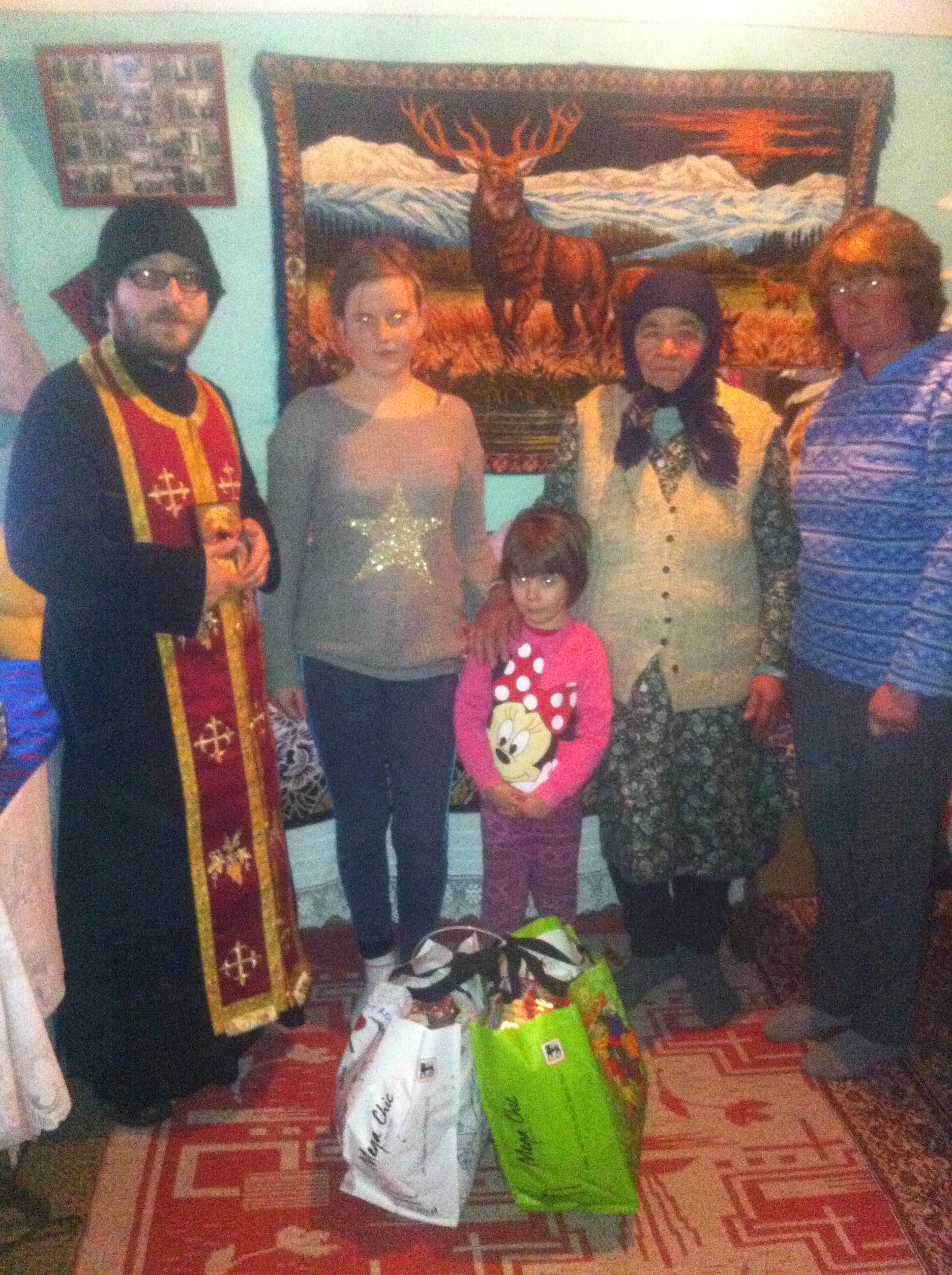 Daruri de Crăciun pentru persoanele nevoiaşe din Buruieneşti