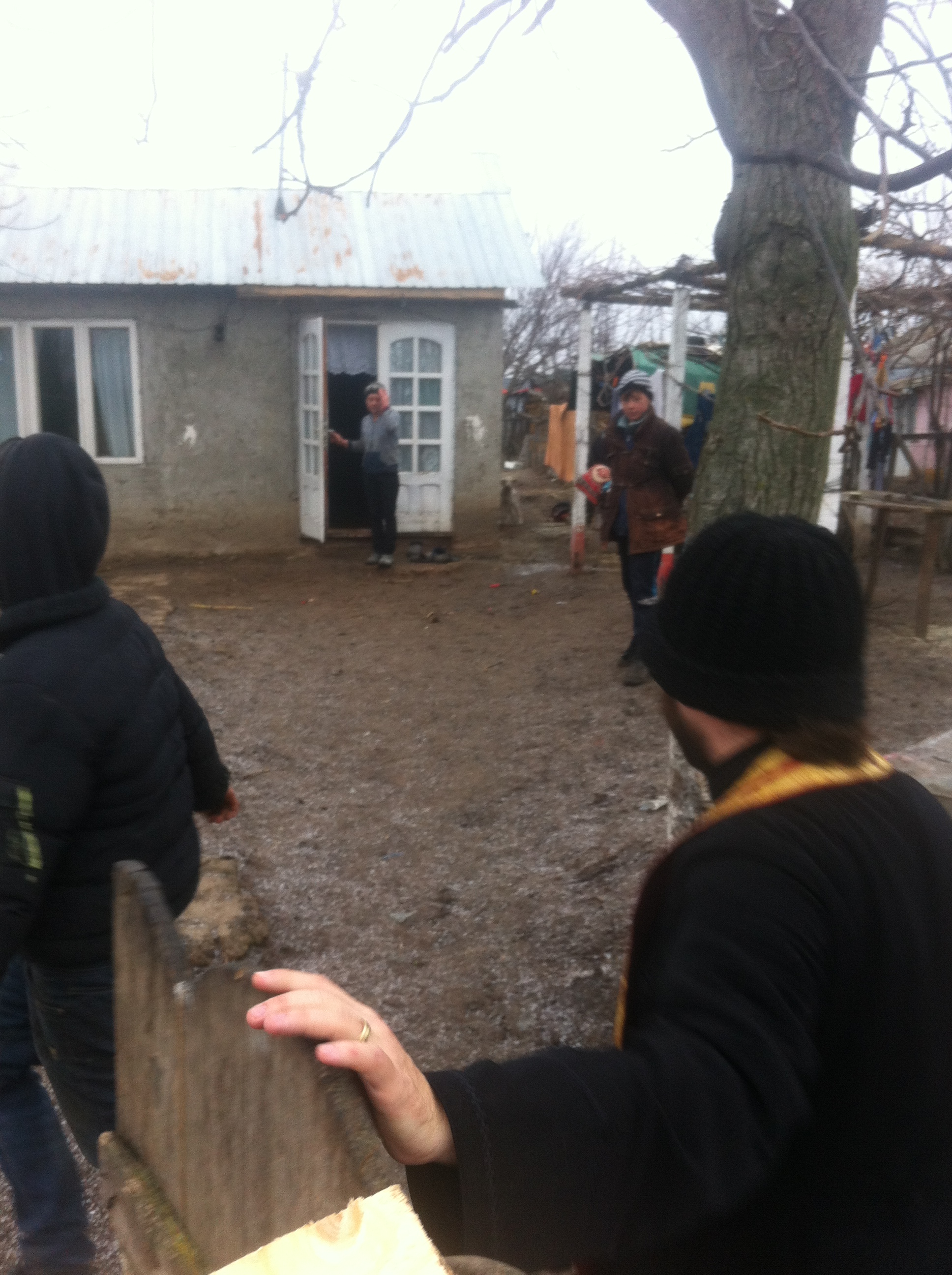 Daruri de Crăciun pentru persoanele nevoiaşe din Buruieneşti