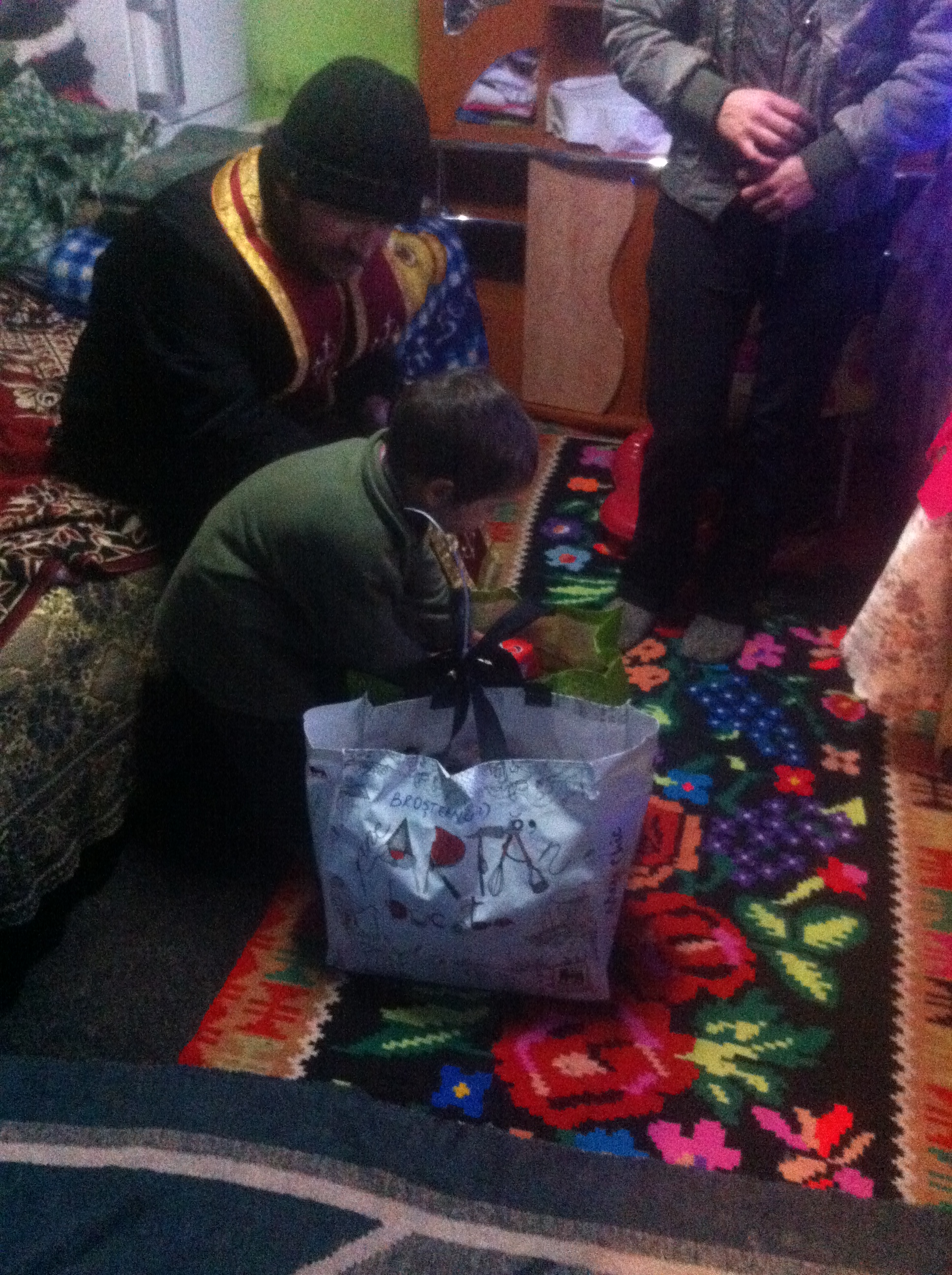 Daruri de Crăciun pentru persoanele nevoiaşe din Buruieneşti