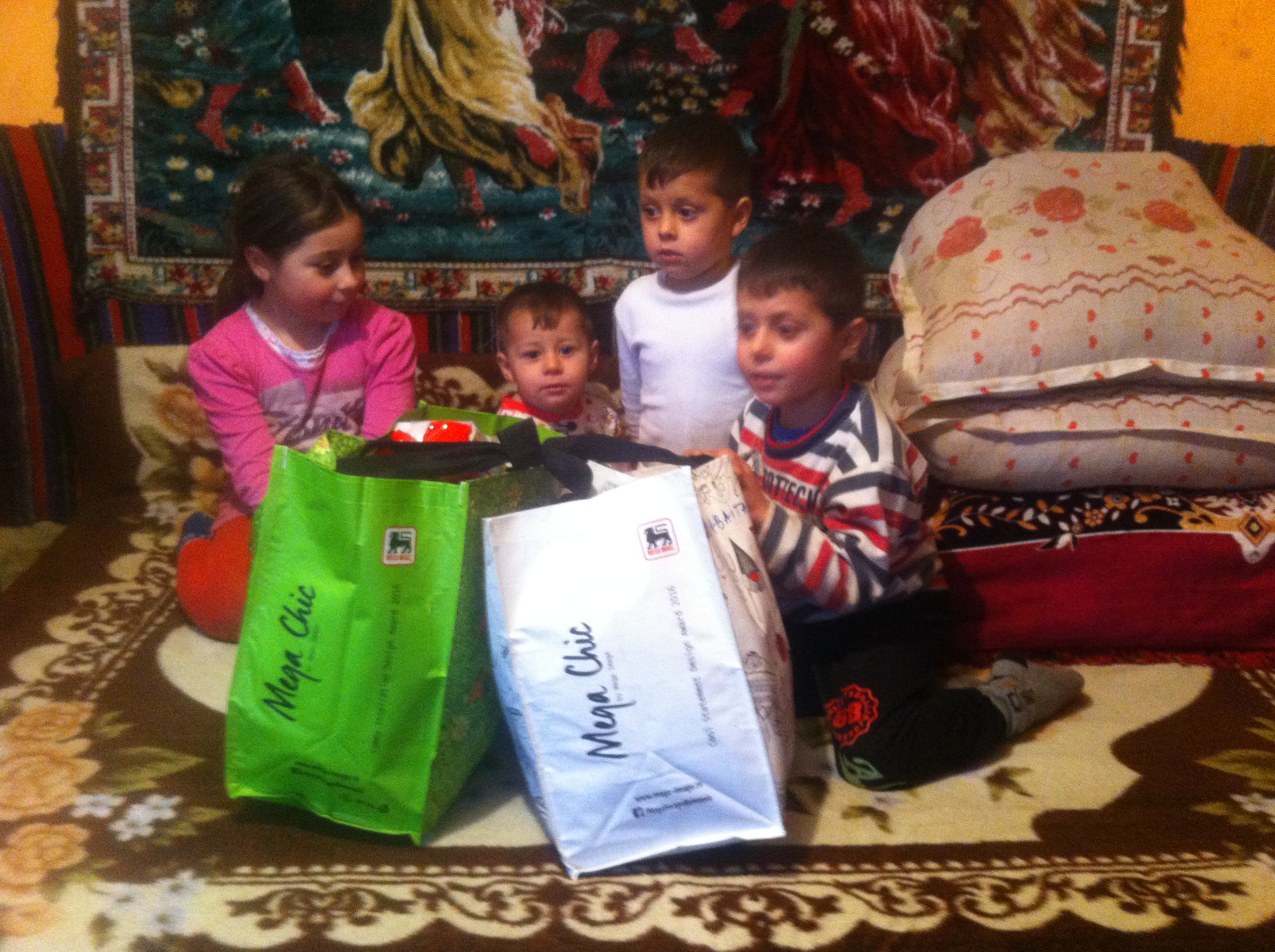 Daruri de Crăciun pentru persoanele nevoiaşe din Buruieneşti