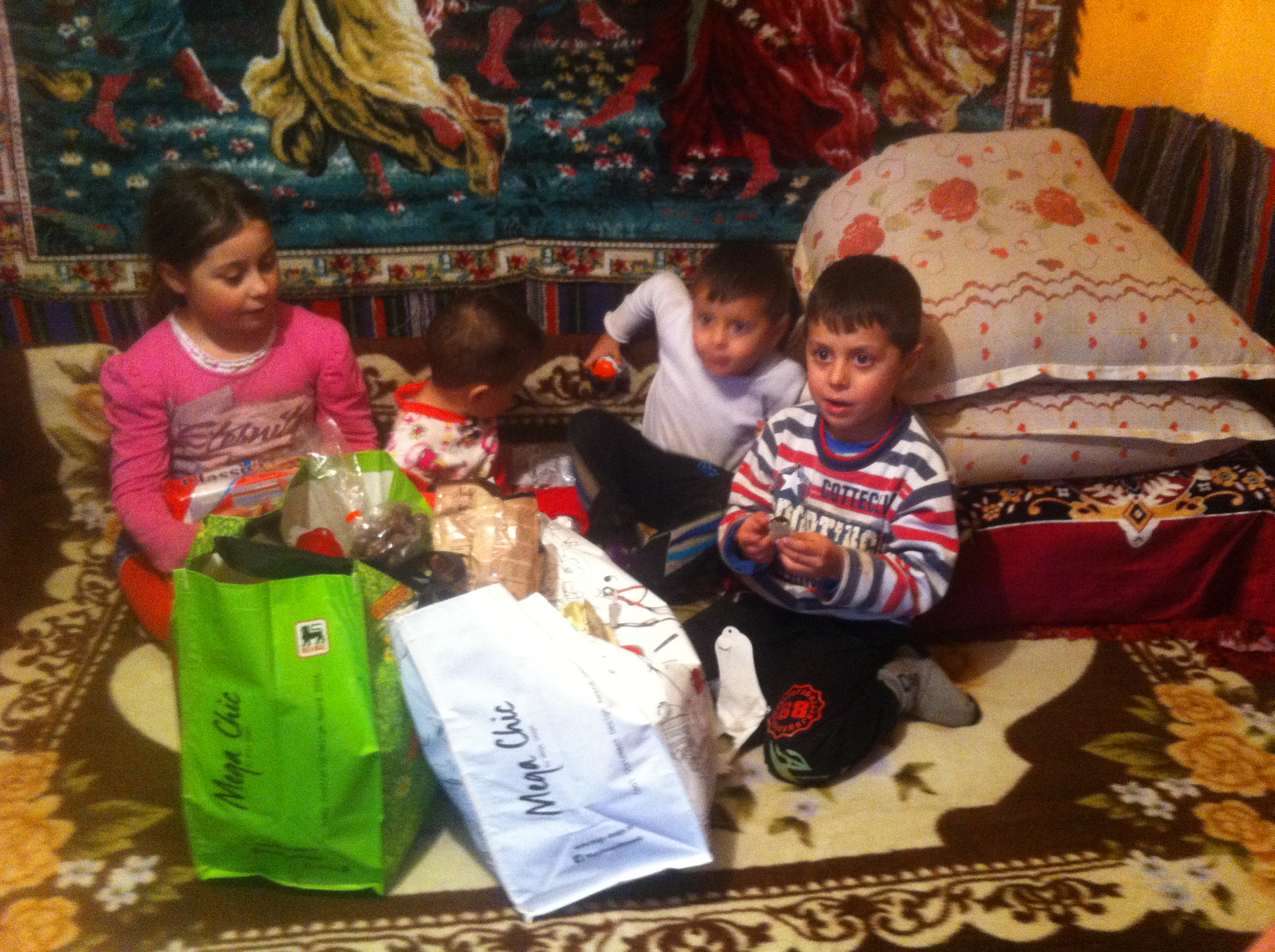 Daruri de Crăciun pentru persoanele nevoiaşe din Buruieneşti