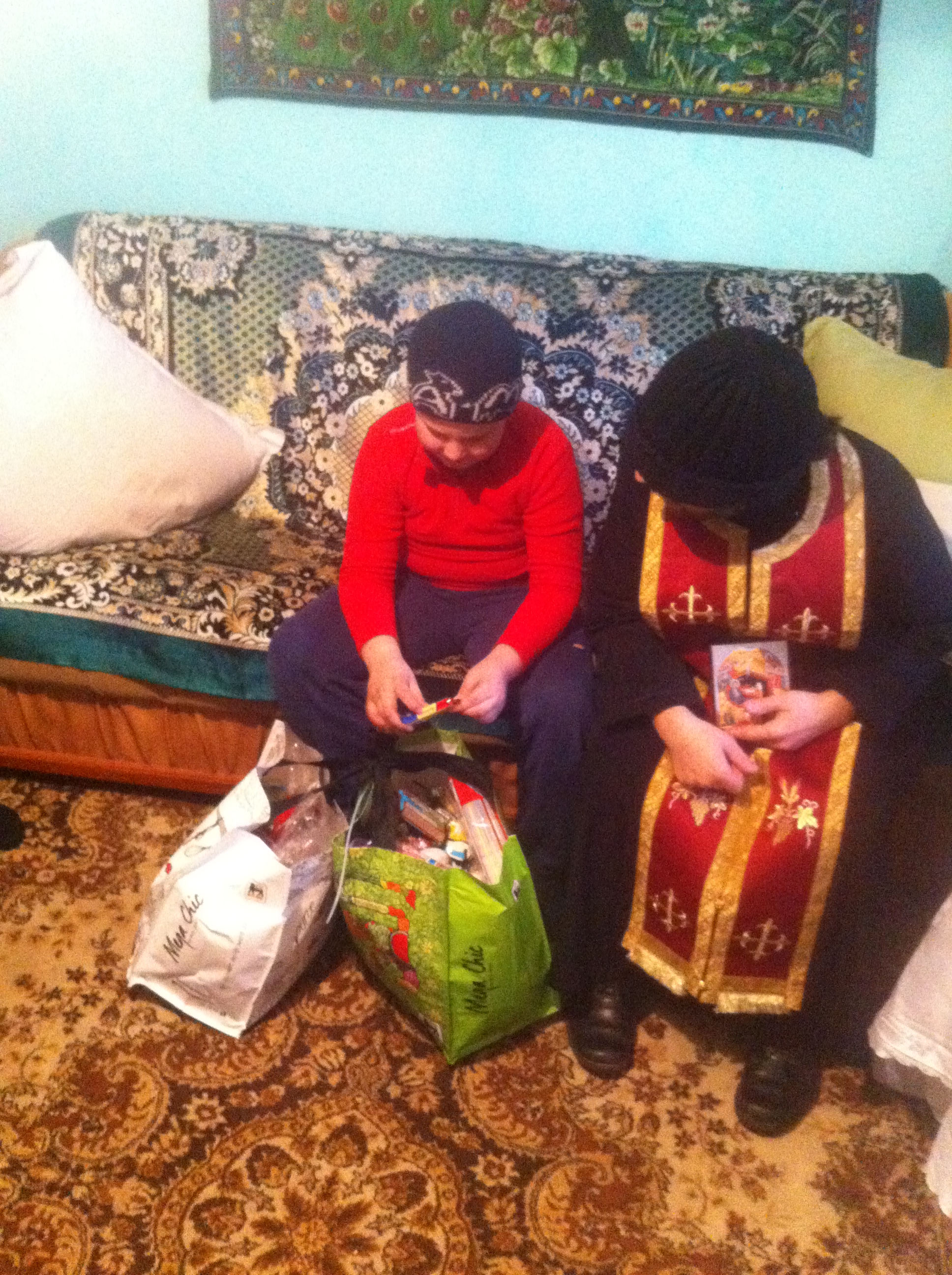 Daruri de Crăciun pentru persoanele nevoiaşe din Buruieneşti