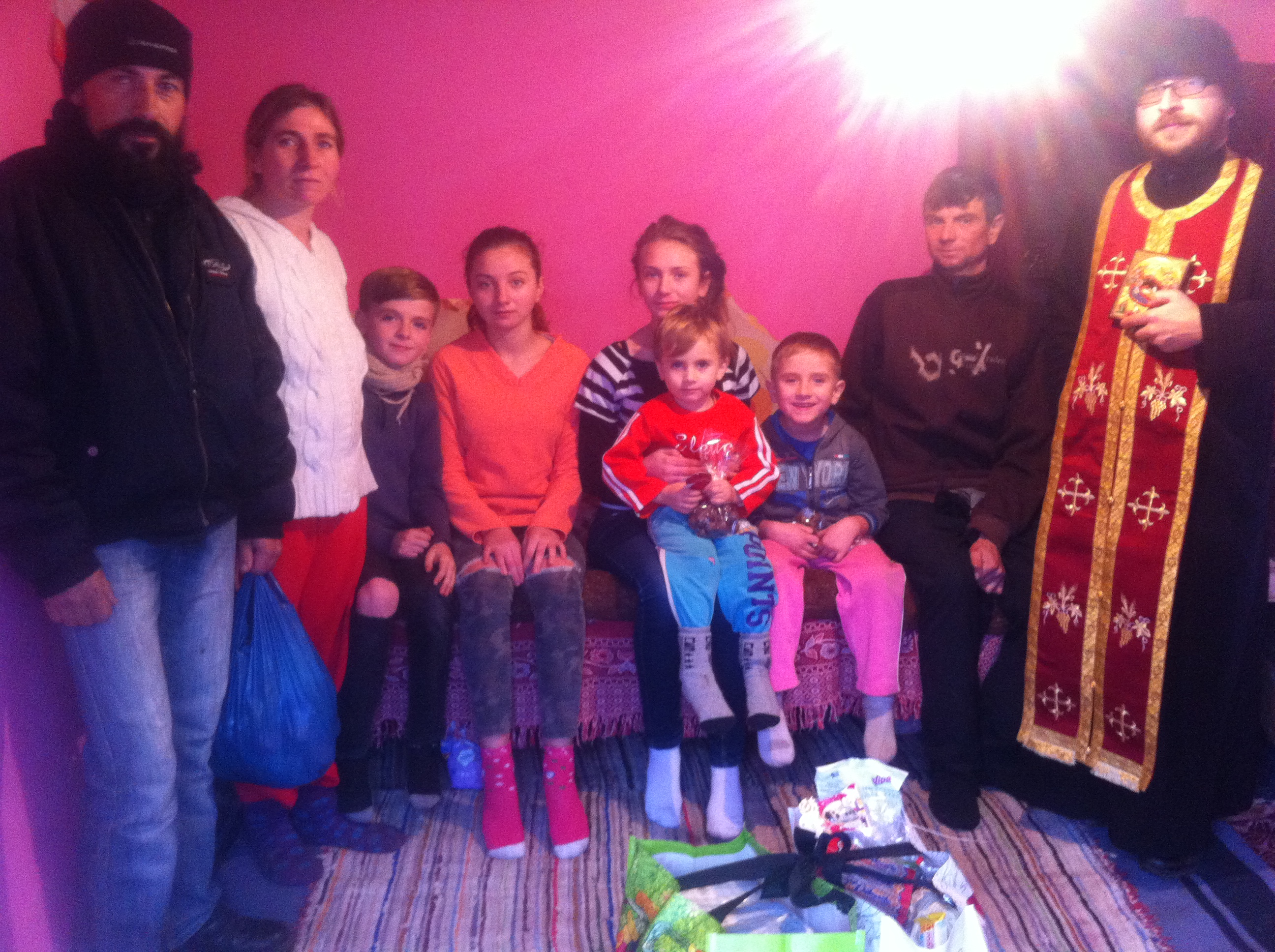 Daruri de Crăciun pentru persoanele nevoiaşe din Buruieneşti