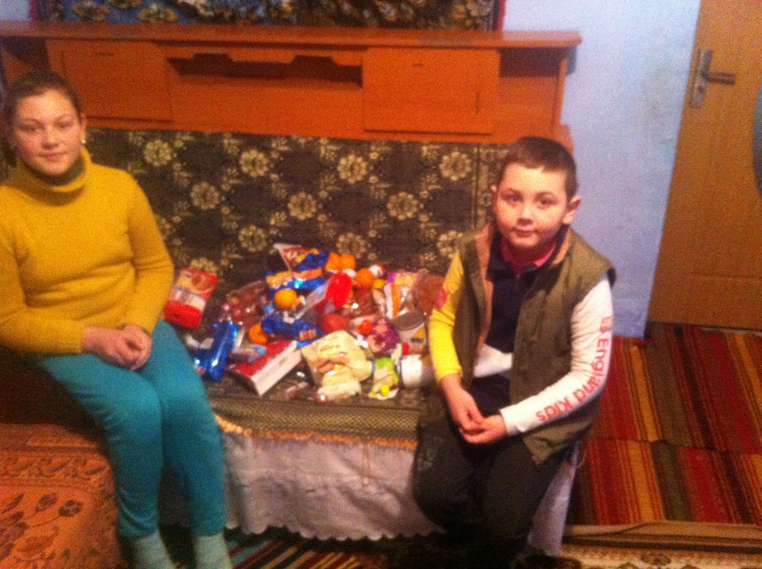 Daruri de Crăciun pentru persoanele nevoiaşe din Buruieneşti