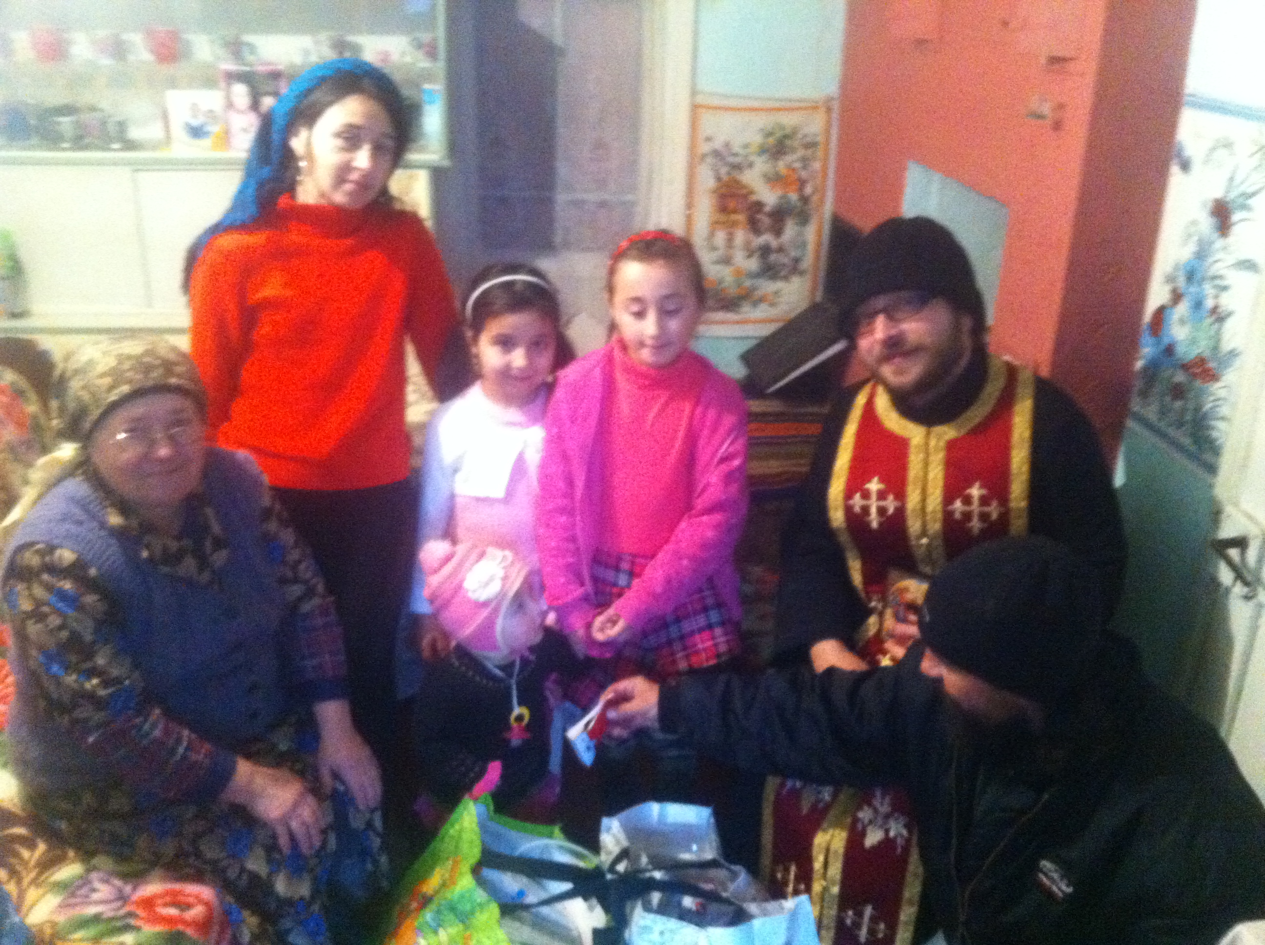 Daruri de Crăciun pentru persoanele nevoiaşe din Buruieneşti