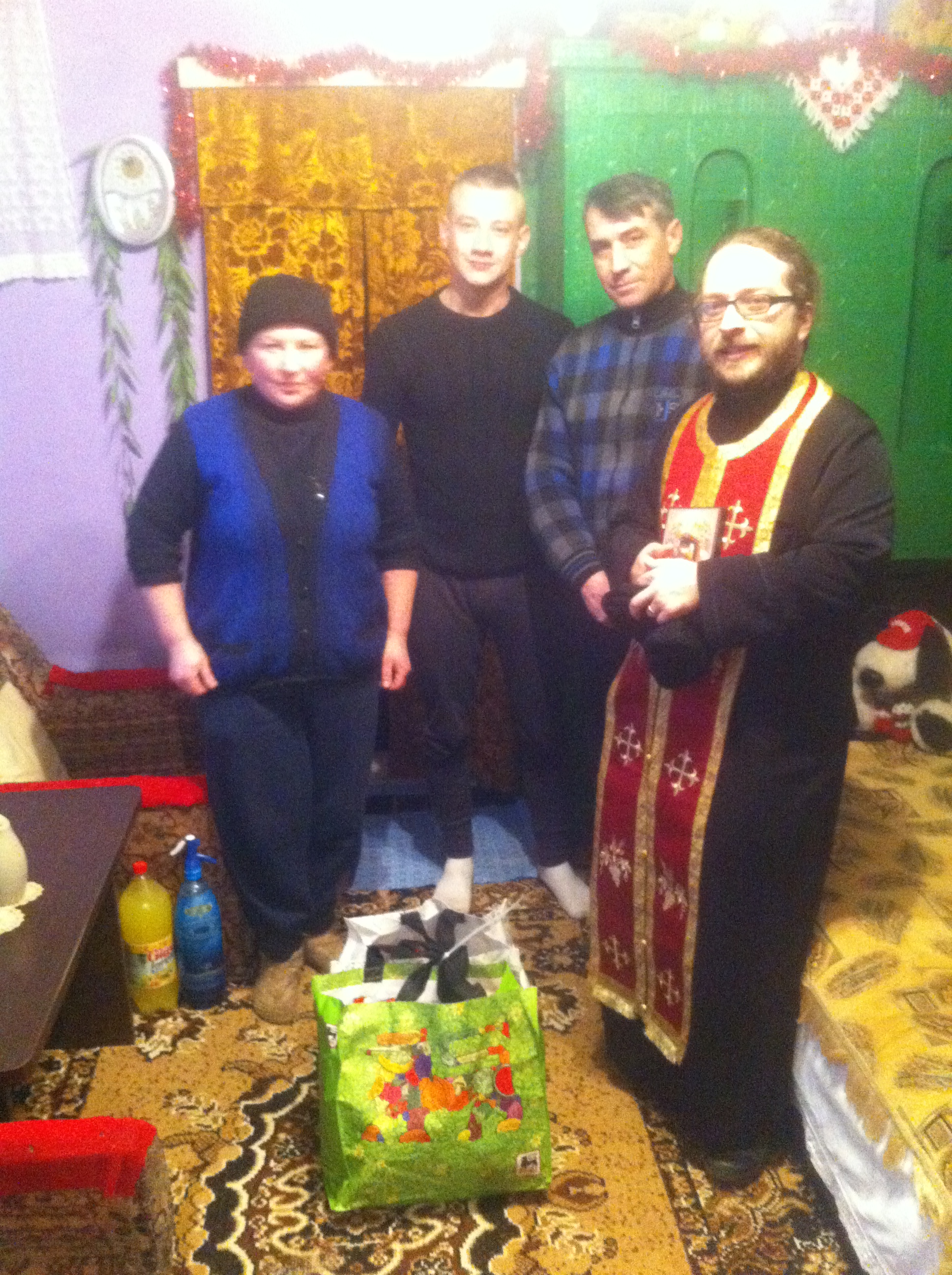 Daruri de Crăciun pentru persoanele nevoiaşe din Buruieneşti