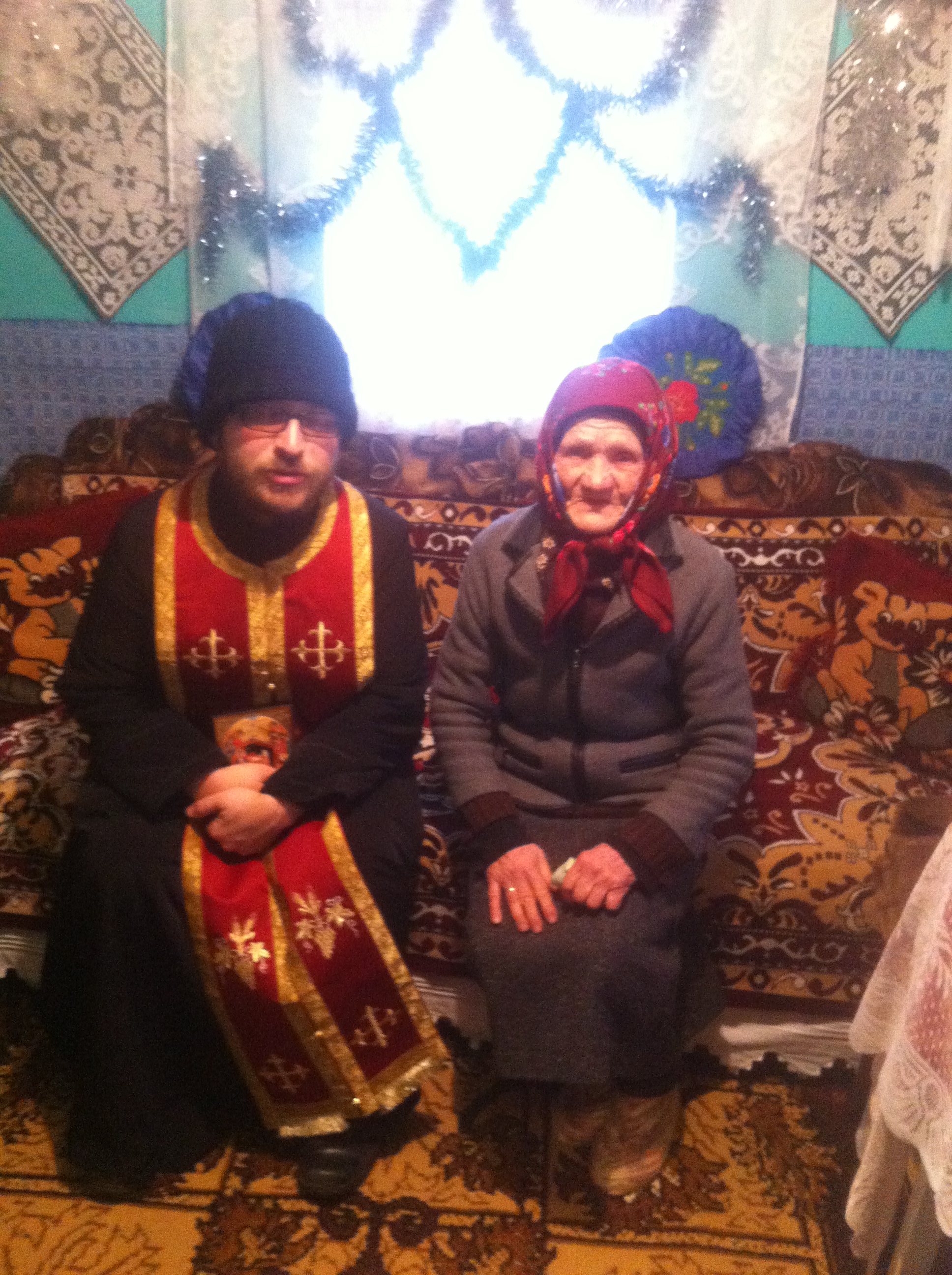 Daruri de Crăciun pentru persoanele nevoiaşe din Buruieneşti