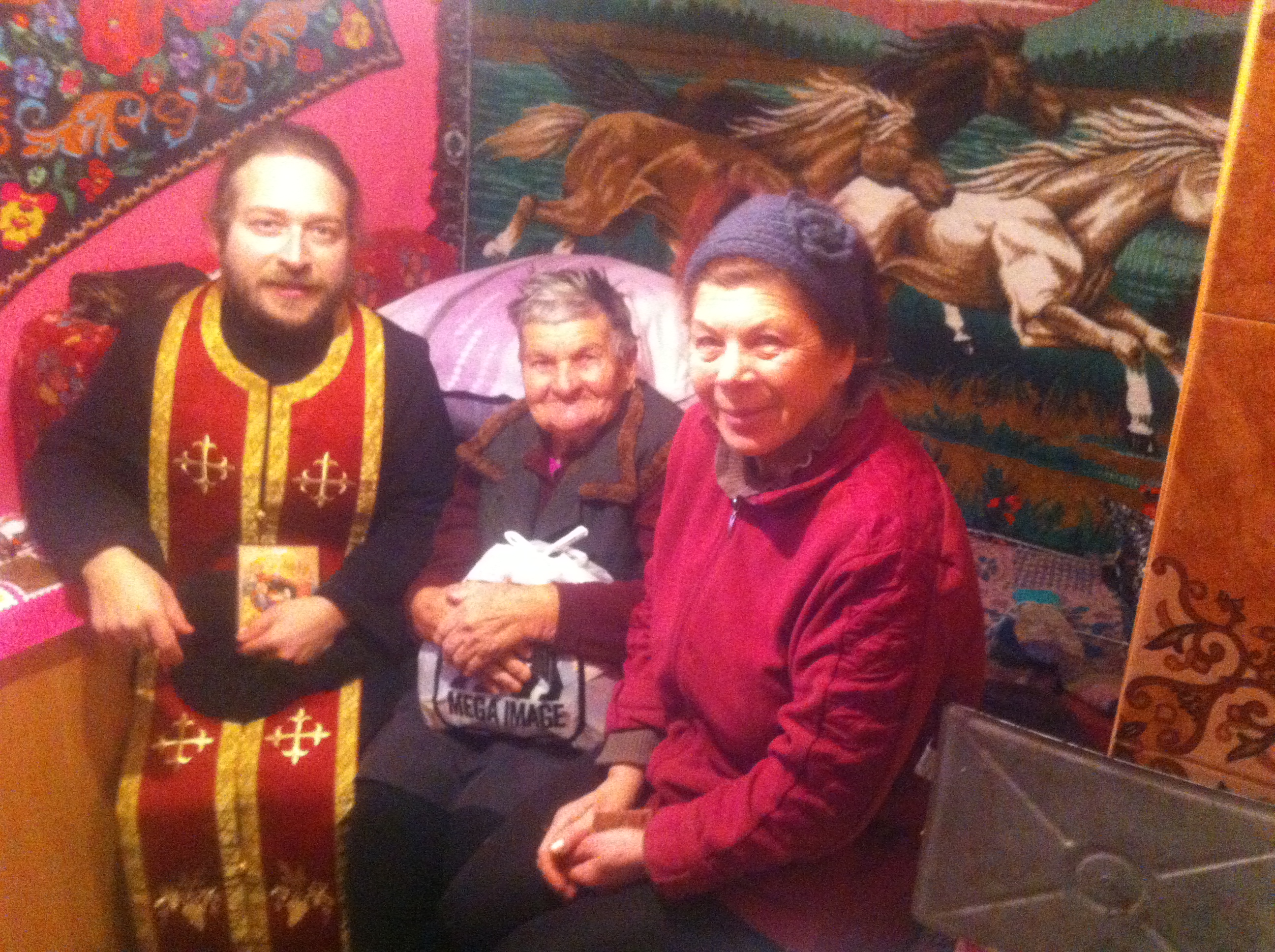 Daruri de Crăciun pentru persoanele nevoiaşe din Buruieneşti