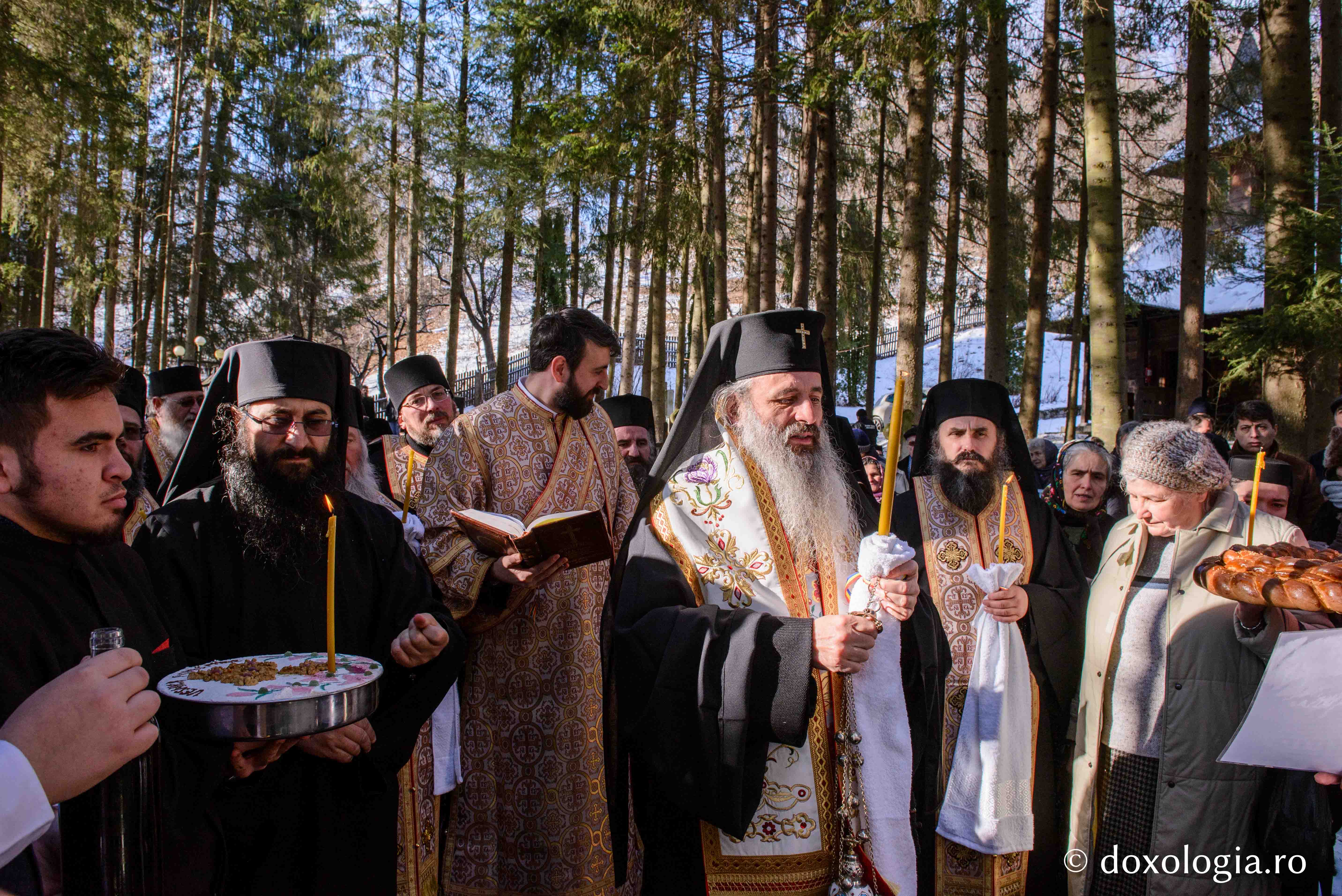 (Video) Slujbă de parastas la Mănăstirea Sihăstria