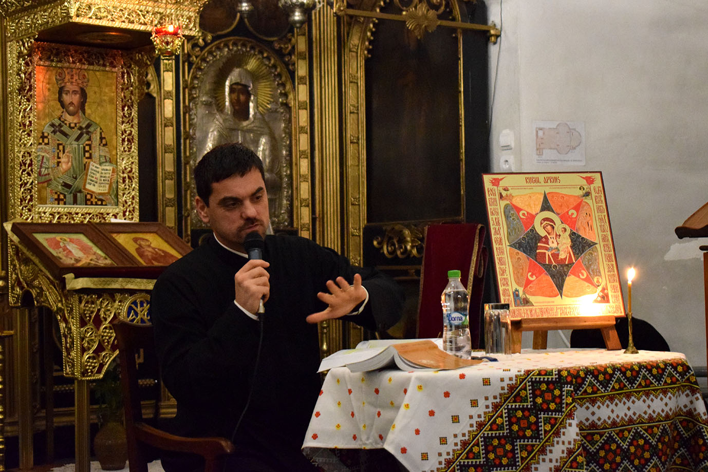 Dialoguri studenţeşti la Paraclisul „Sfânta Parascheva“ - Metocul Maicilor din Iaşi