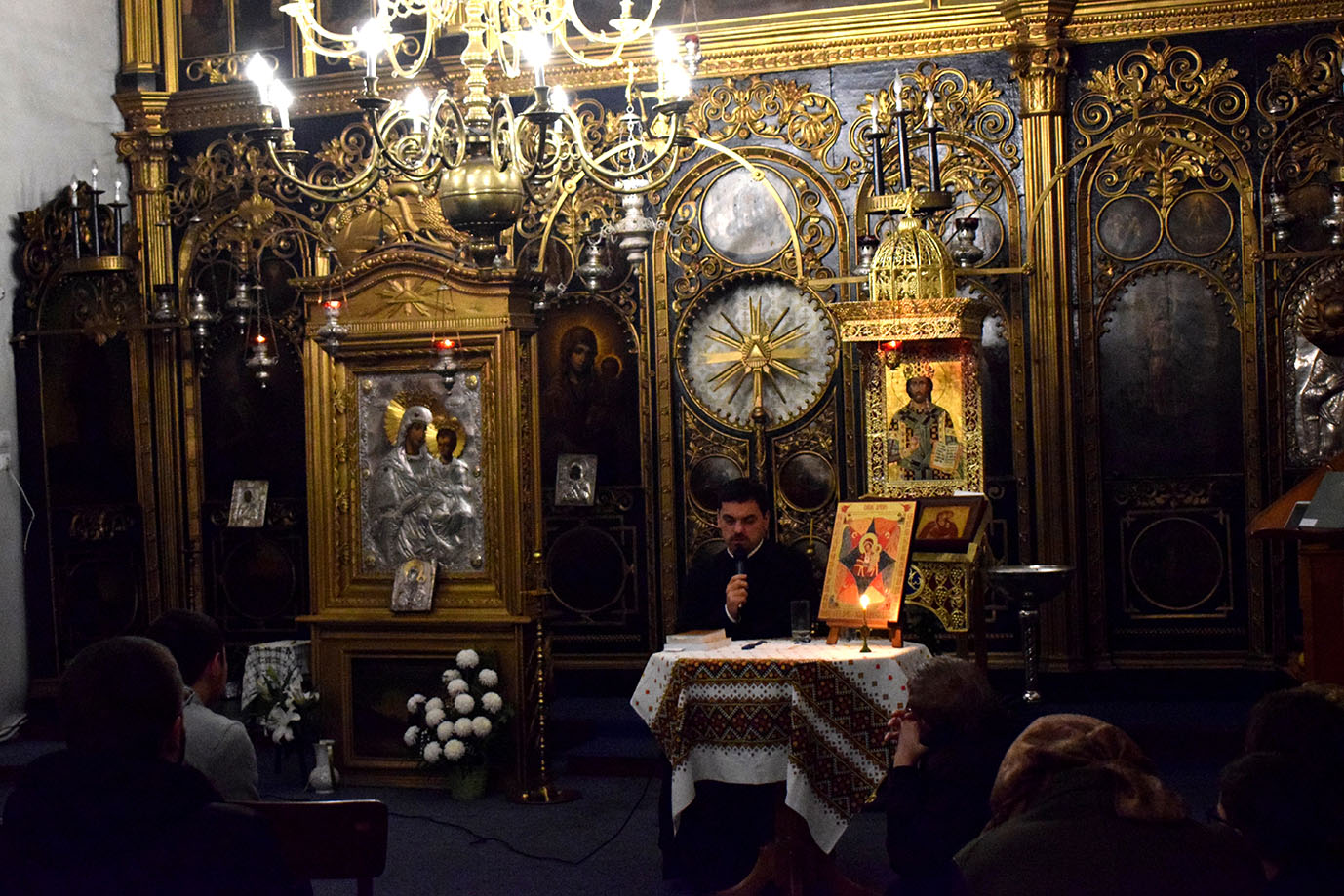 Dialoguri studenţeşti la Paraclisul „Sfânta Parascheva“ - Metocul Maicilor din Iaşi