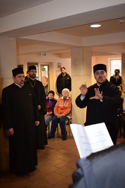 Colinde şi daruri la Căminul „Sfinţii Împăraţi Constantin şi Elena“ - Bucium