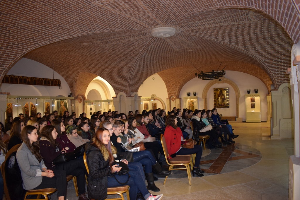 Seminar de Relaţii Publice cu peste 100 de studenţi susţinut de Pro Vita Iaşi