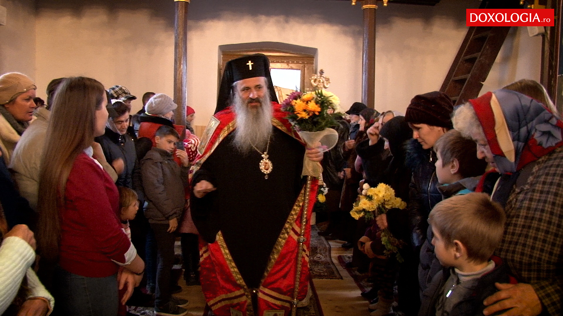 (Video) Liturghie arhierească în parohia Pleșani