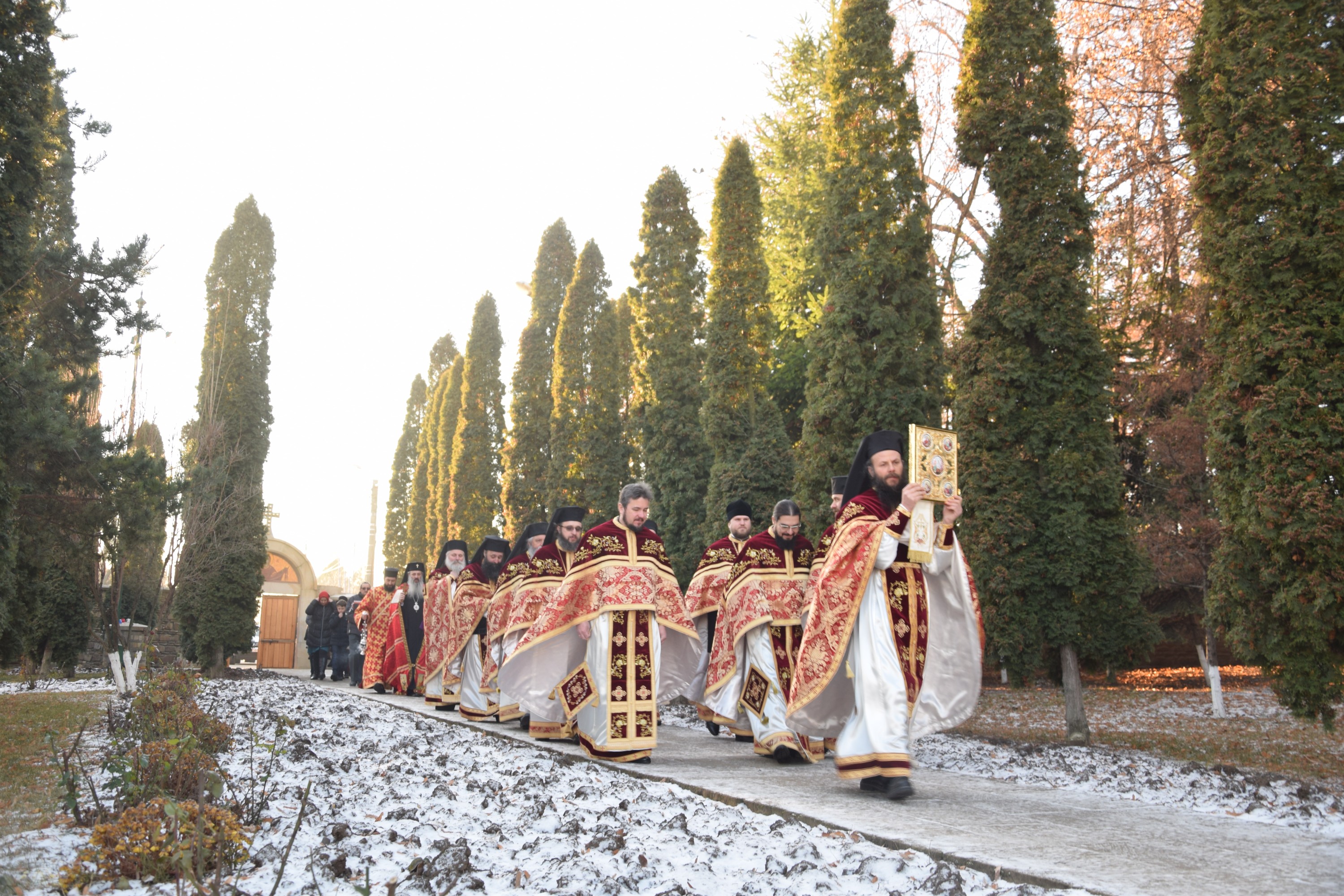 Hramul Mănăstirii Popăuți: „Chipul Sfântului Ierarh Nicolae înseamnă păstrarea și mărturisirea credinței celei adevărate” Hramul Mănăstirii Popăuți: „Chipul Sfântului Ierarh Nicolae înseamnă păstrarea și mărturisirea credinței celei adevărate”