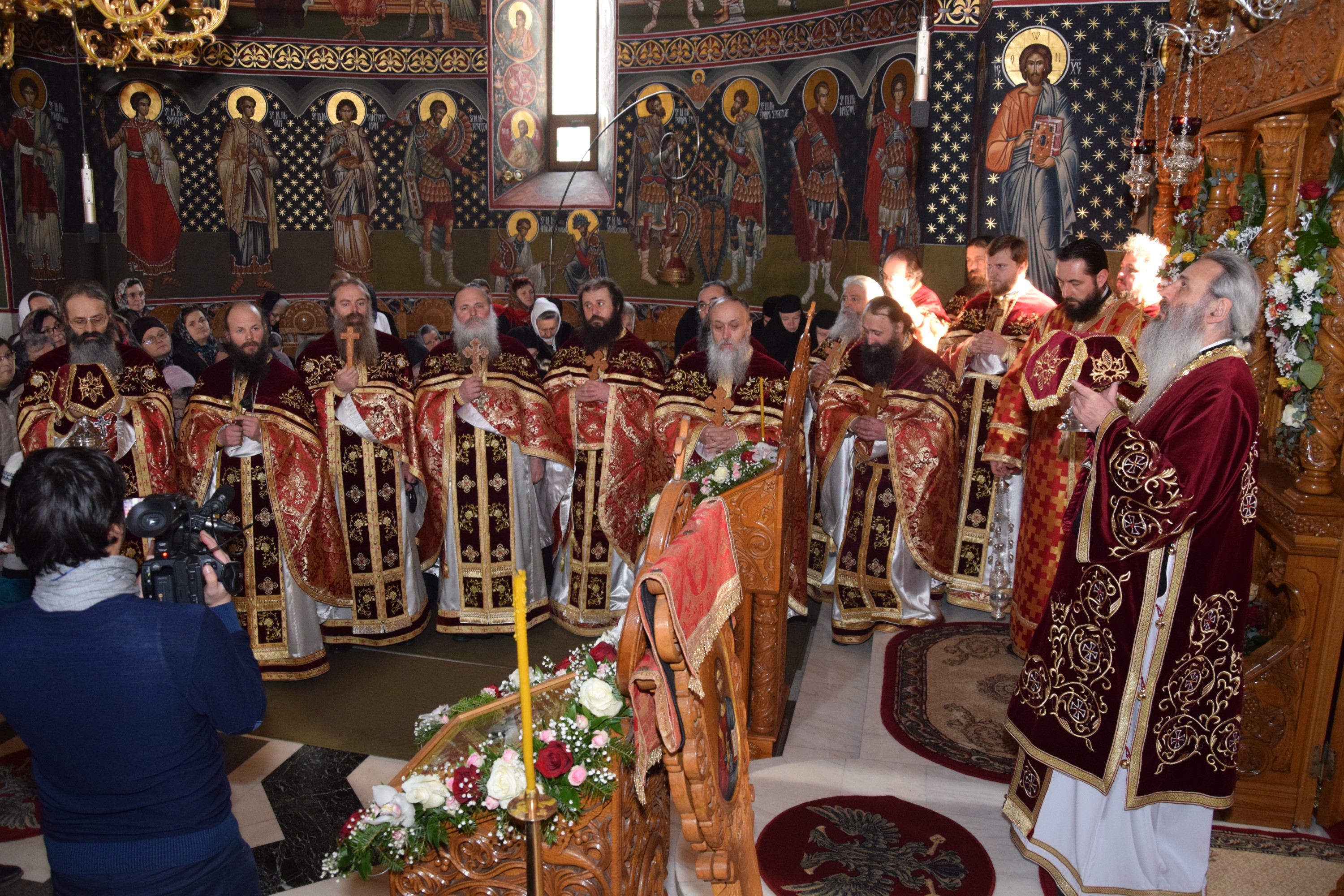 Hramul Mănăstirii Popăuți: „Chipul Sfântului Ierarh Nicolae înseamnă păstrarea și mărturisirea credinței celei adevărate” Hramul Mănăstirii Popăuți: „Chipul Sfântului Ierarh Nicolae înseamnă păstrarea și mărturisirea credinței celei adevărate”