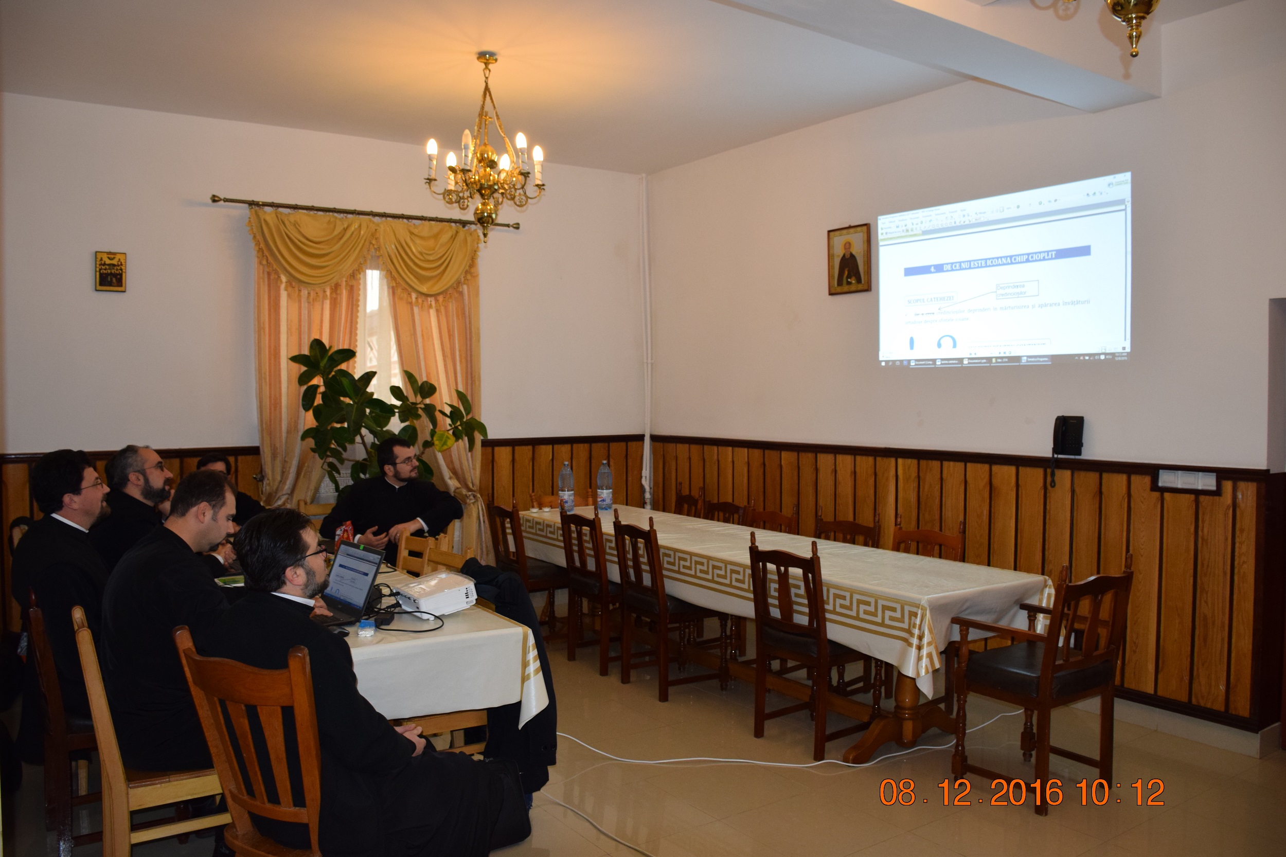 Întâlnirea responsabililor cu cateheza din cadrul Biroului de catehizare al Arhiepiscopiei Iaşilor Întâlnirea responsabililor cu cateheza din cadrul Biroului de catehizare al Arhiepiscopiei Iaşilor