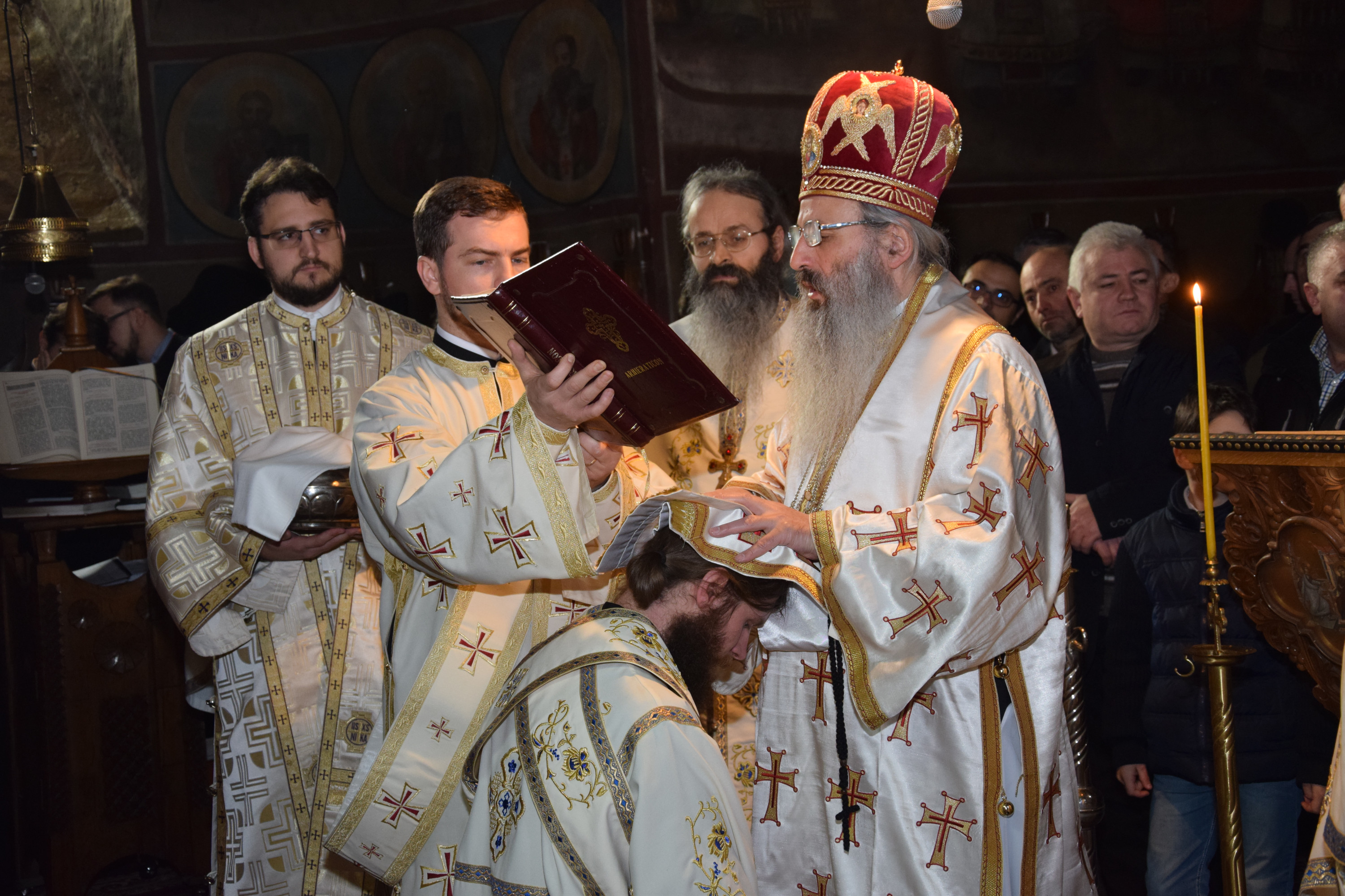 Două hirotonii și o hirotesie întru duhovnic, la Mănăstirea Bistrița