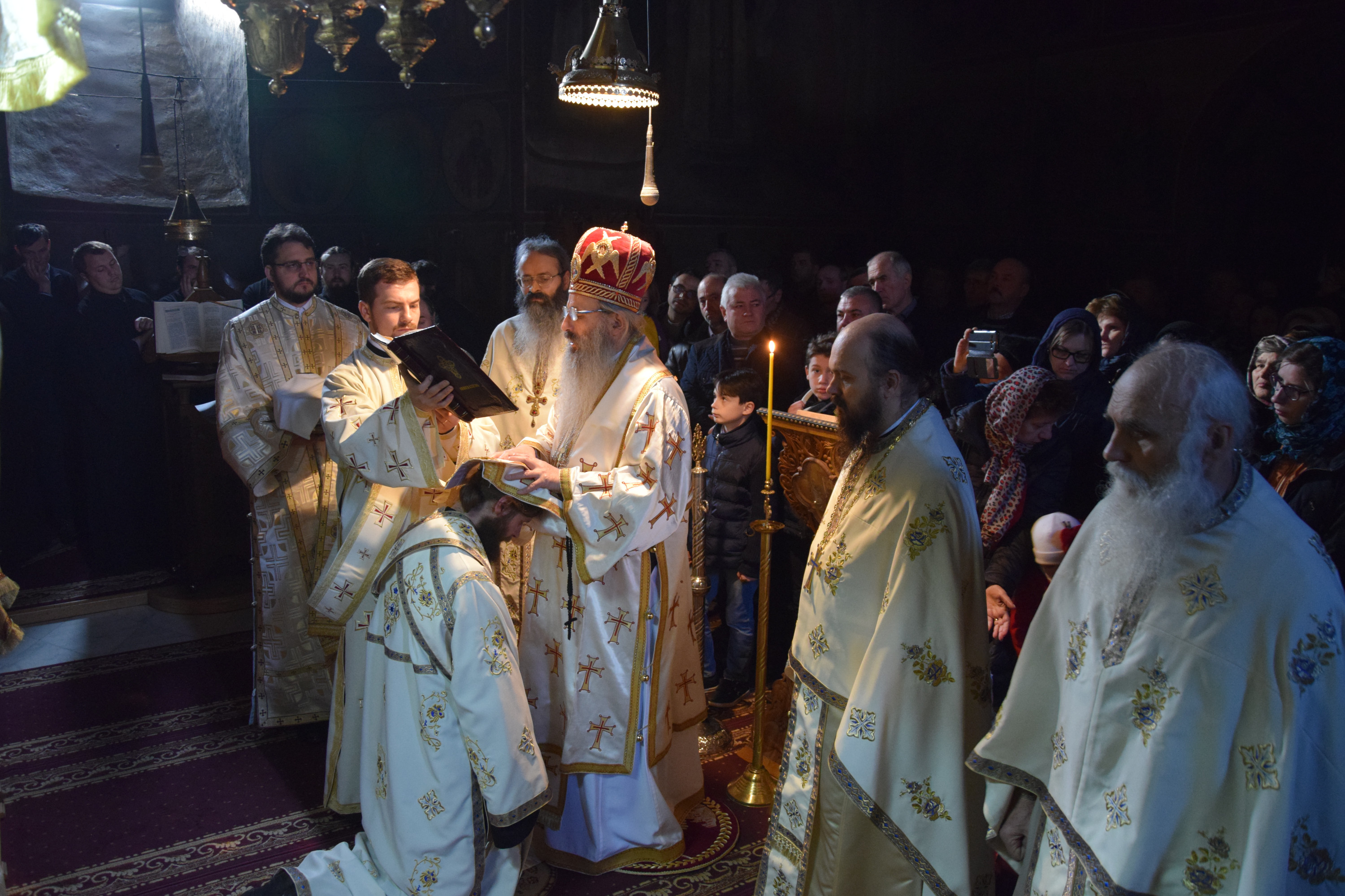 Două hirotonii și o hirotesie întru duhovnic, la Mănăstirea Bistrița