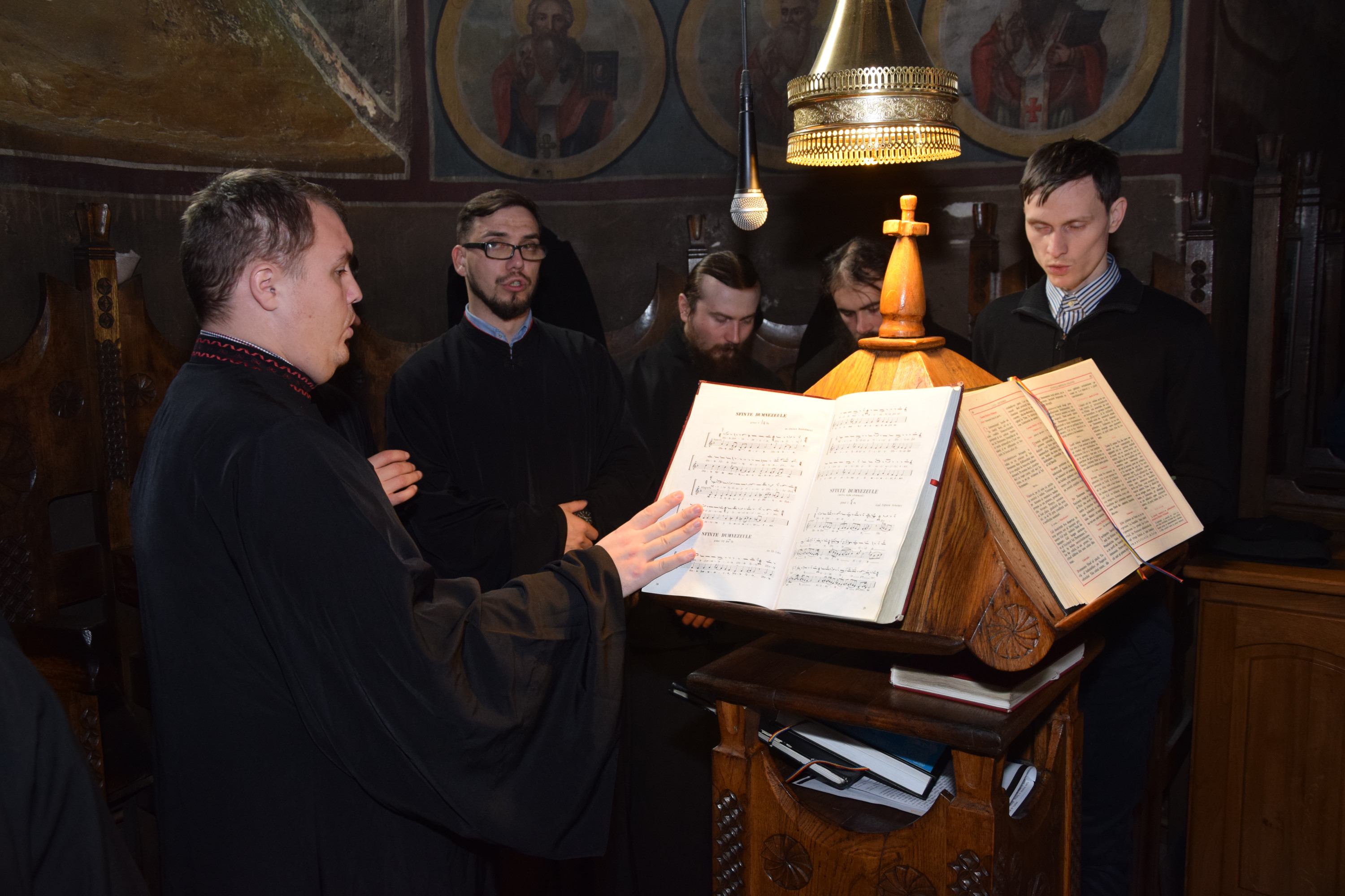 Două hirotonii și o hirotesie întru duhovnic, la Mănăstirea Bistrița