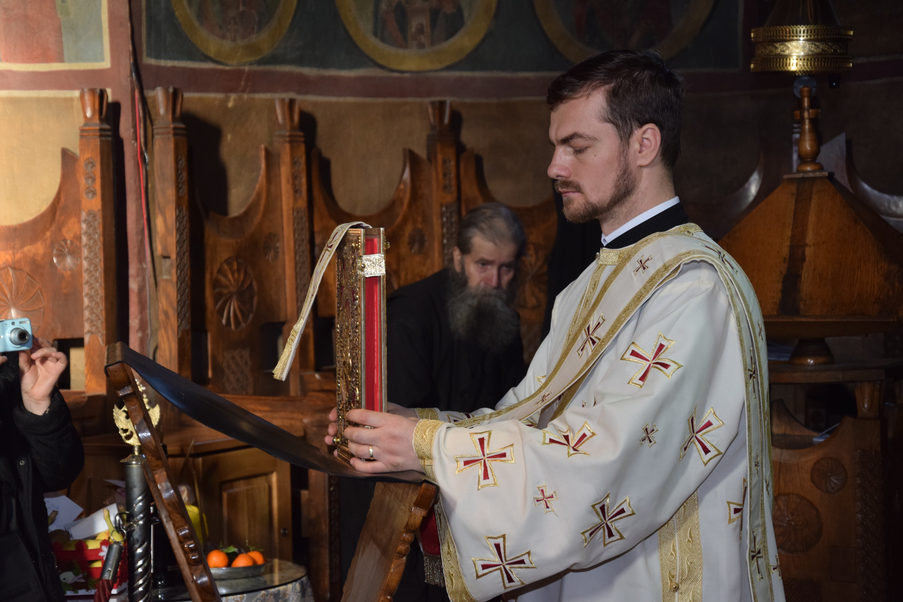 Două hirotonii și o hirotesie întru duhovnic, la Mănăstirea Bistrița
