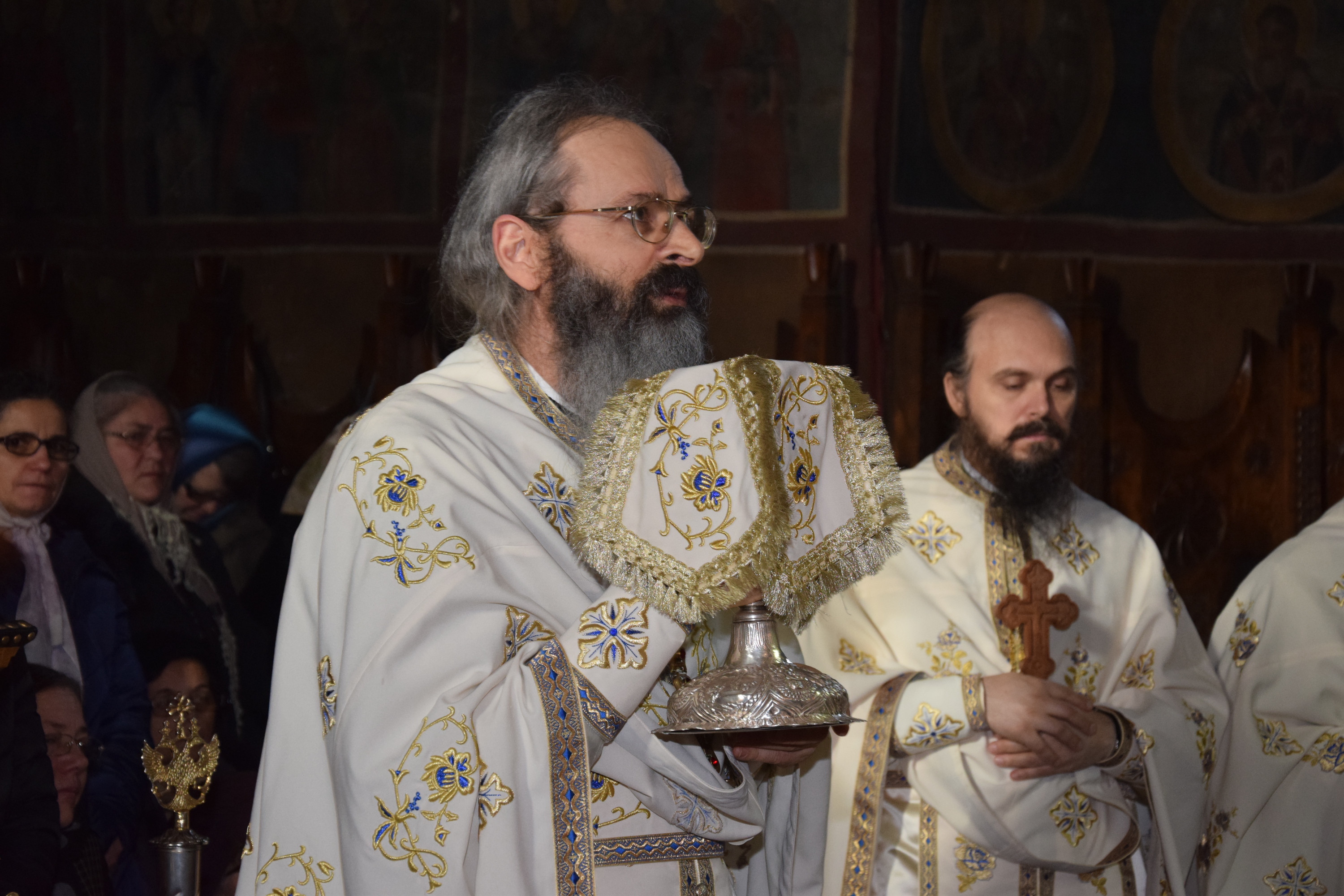 Două hirotonii și o hirotesie întru duhovnic, la Mănăstirea Bistrița