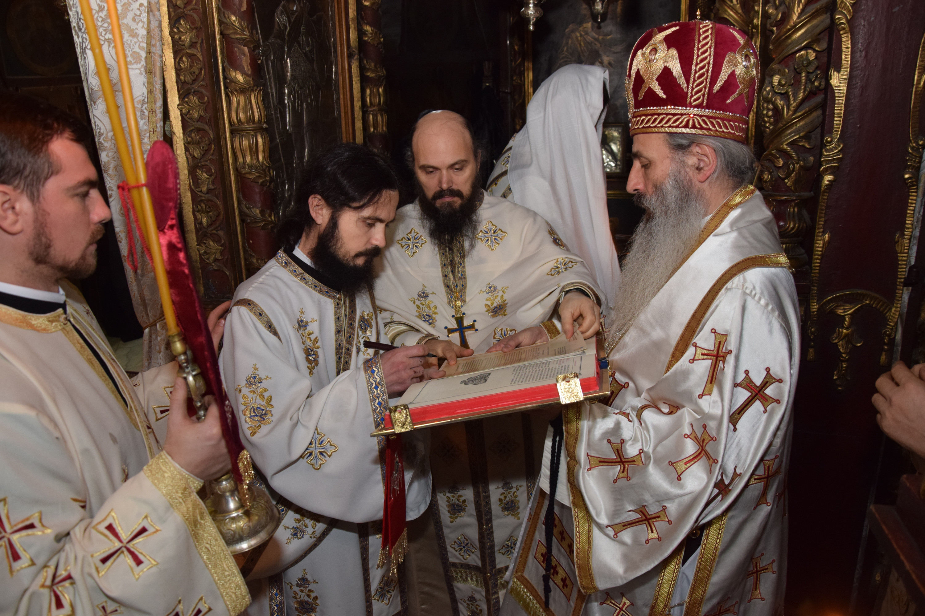 Două hirotonii și o hirotesie întru duhovnic, la Mănăstirea Bistrița