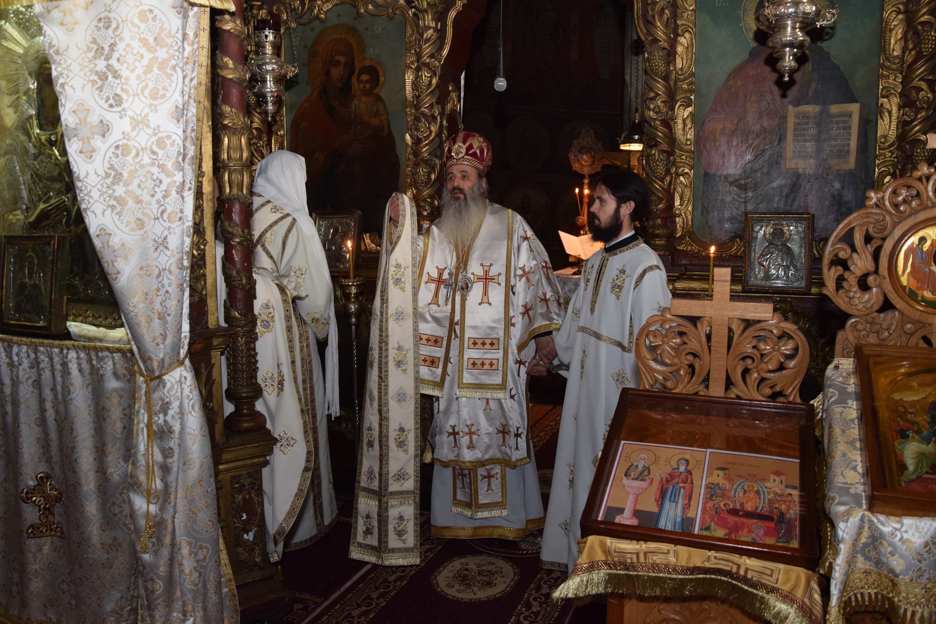 Două hirotonii și o hirotesie întru duhovnic, la Mănăstirea Bistrița