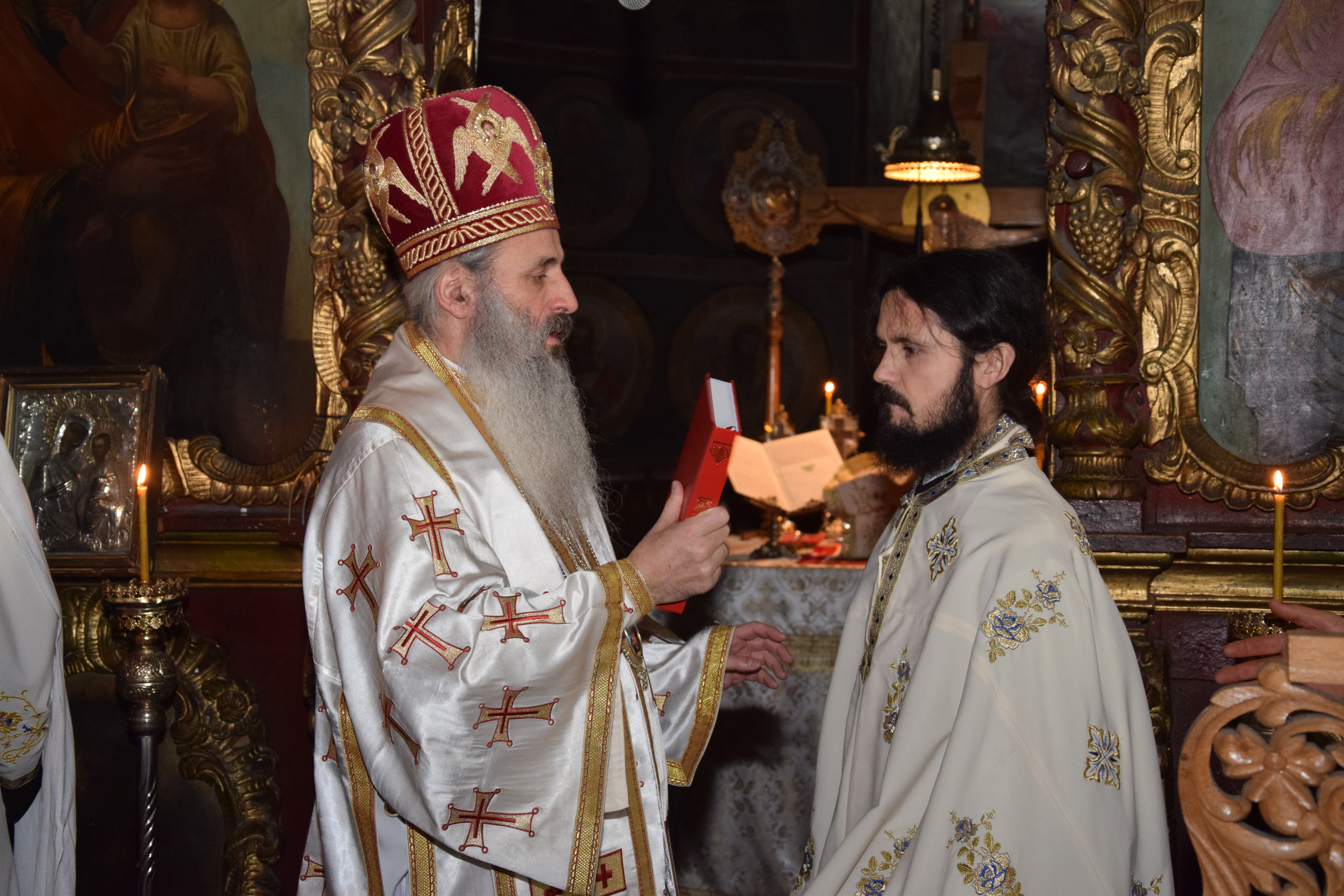 Două hirotonii și o hirotesie întru duhovnic, la Mănăstirea Bistrița
