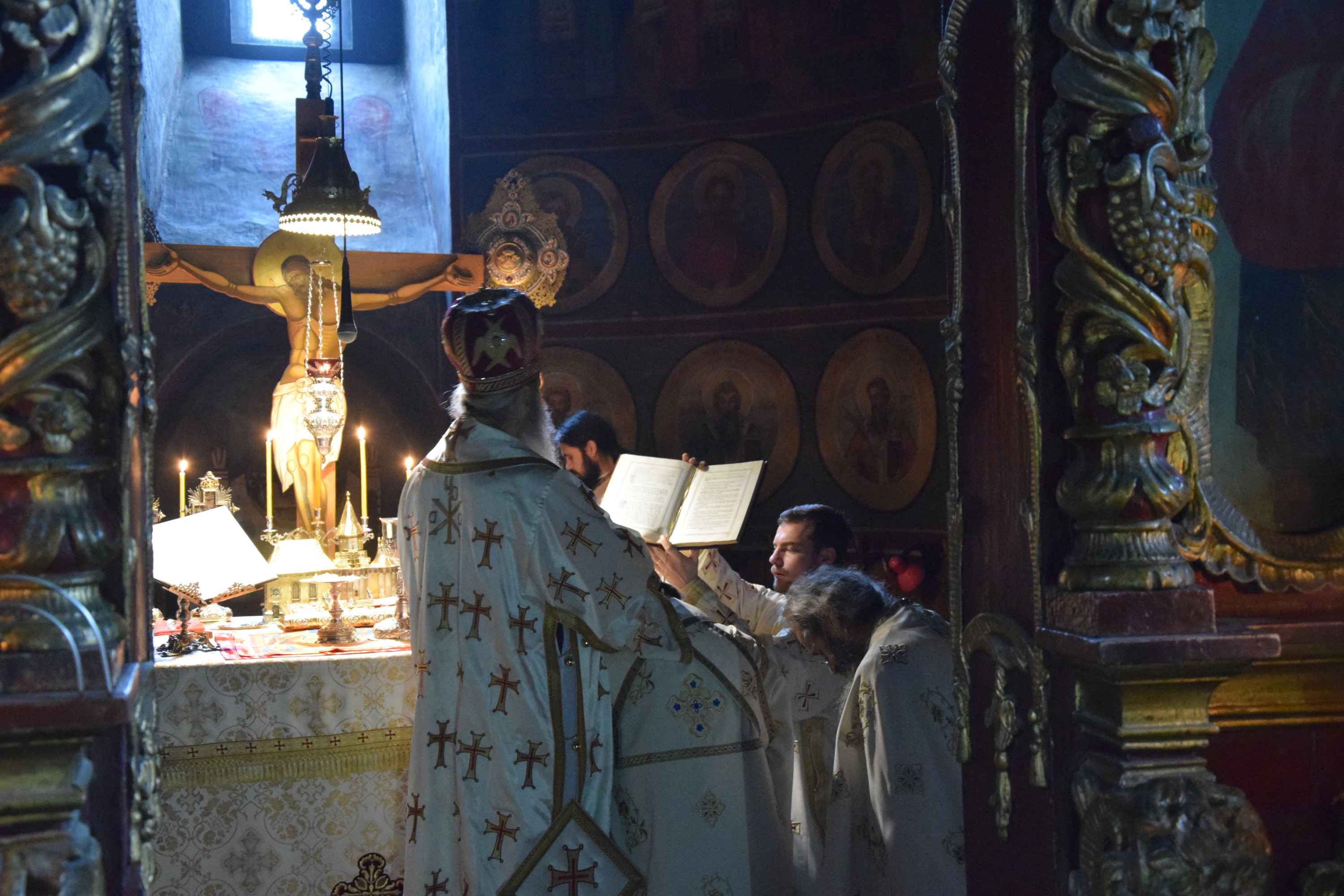 Două hirotonii și o hirotesie întru duhovnic, la Mănăstirea Bistrița