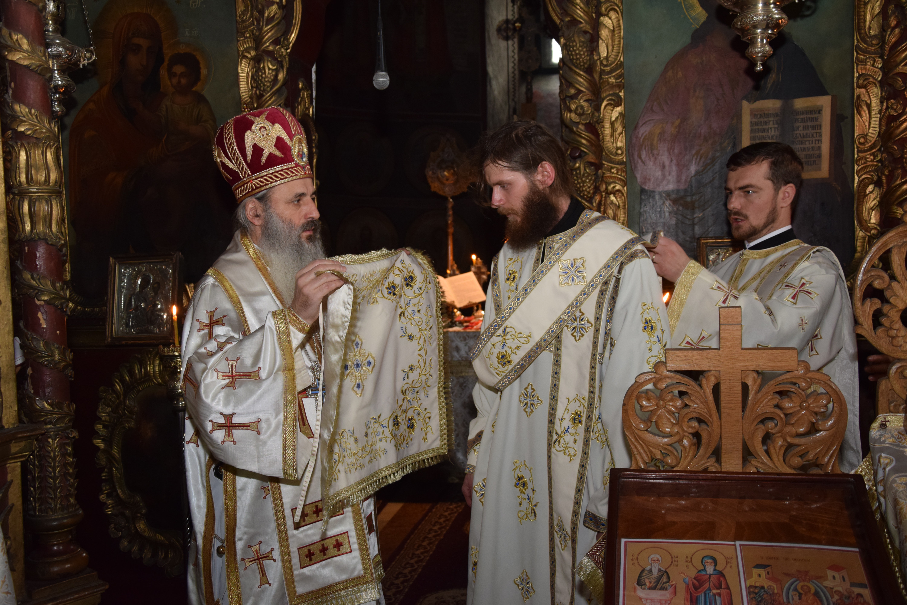 Două hirotonii și o hirotesie întru duhovnic, la Mănăstirea Bistrița