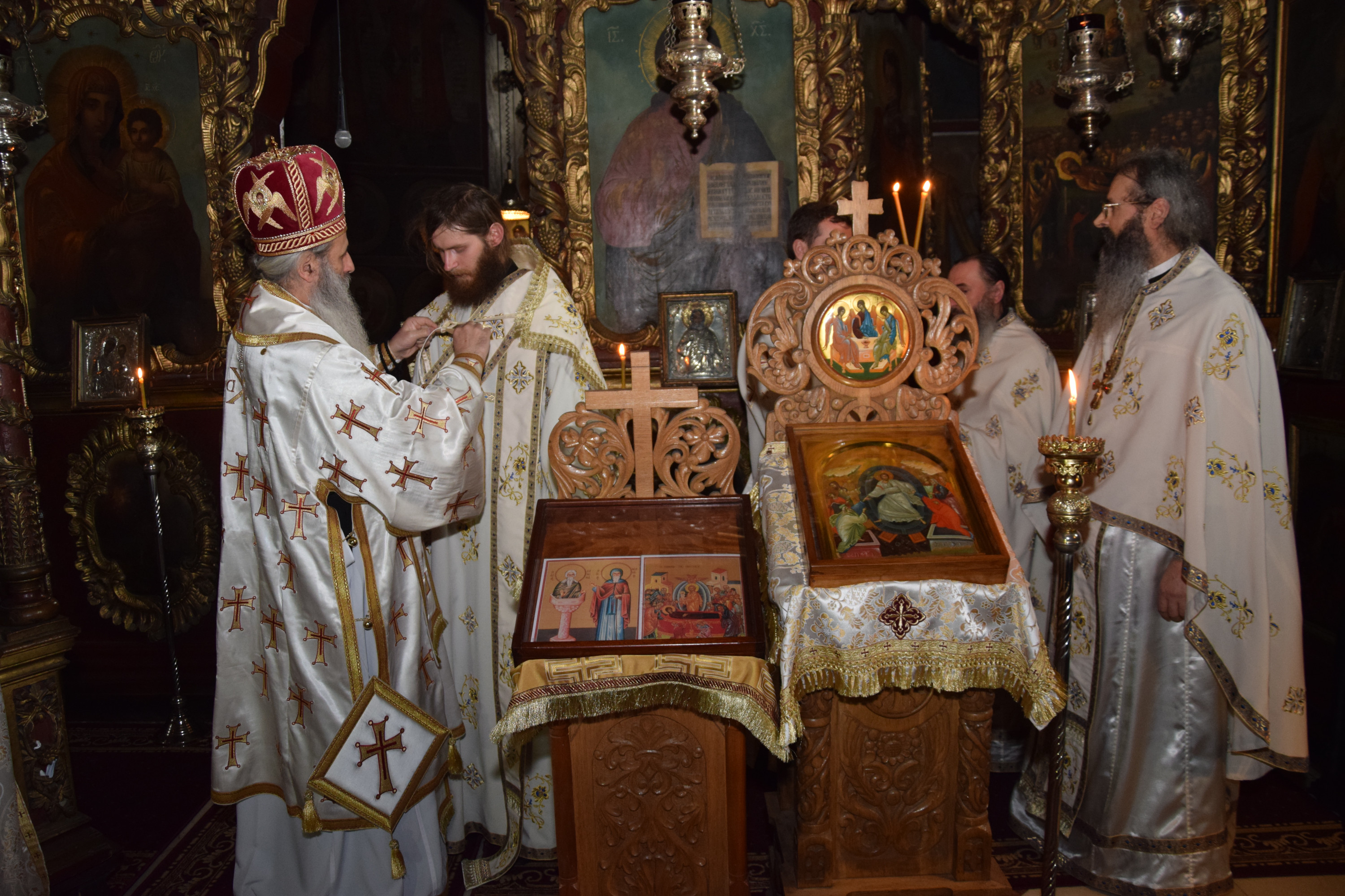 Două hirotonii și o hirotesie întru duhovnic, la Mănăstirea Bistrița