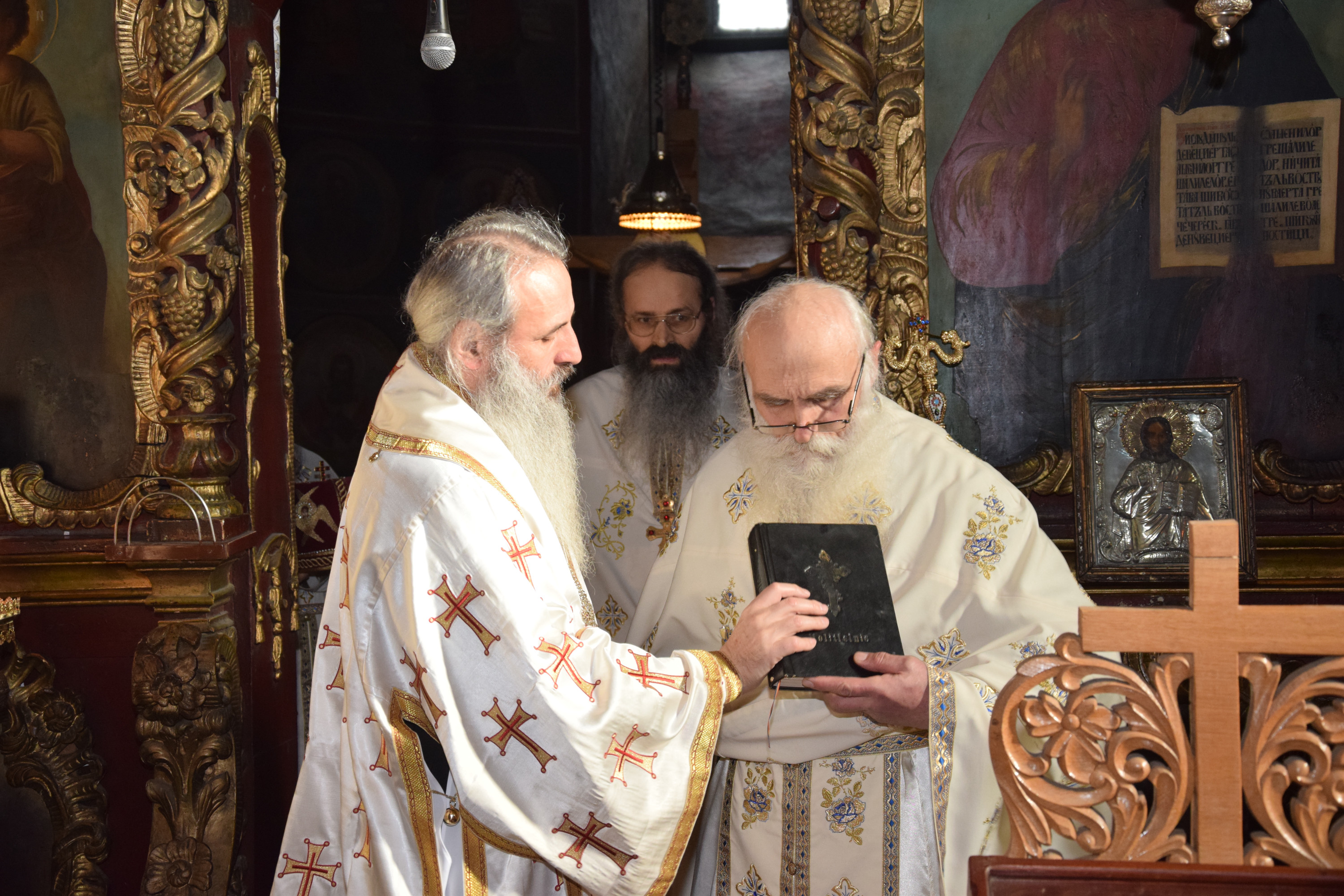 Două hirotonii și o hirotesie întru duhovnic, la Mănăstirea Bistrița