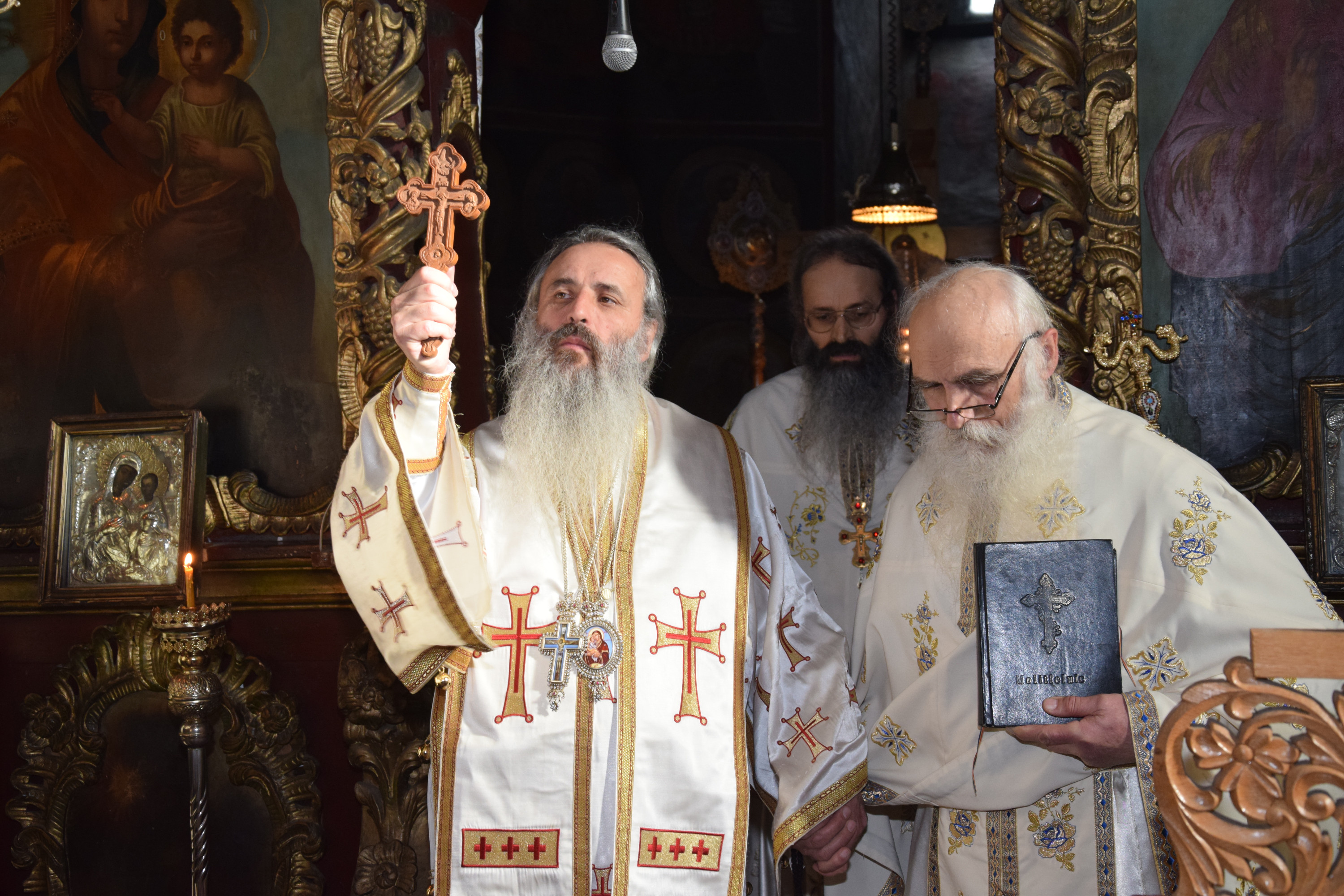 Două hirotonii și o hirotesie întru duhovnic, la Mănăstirea Bistrița