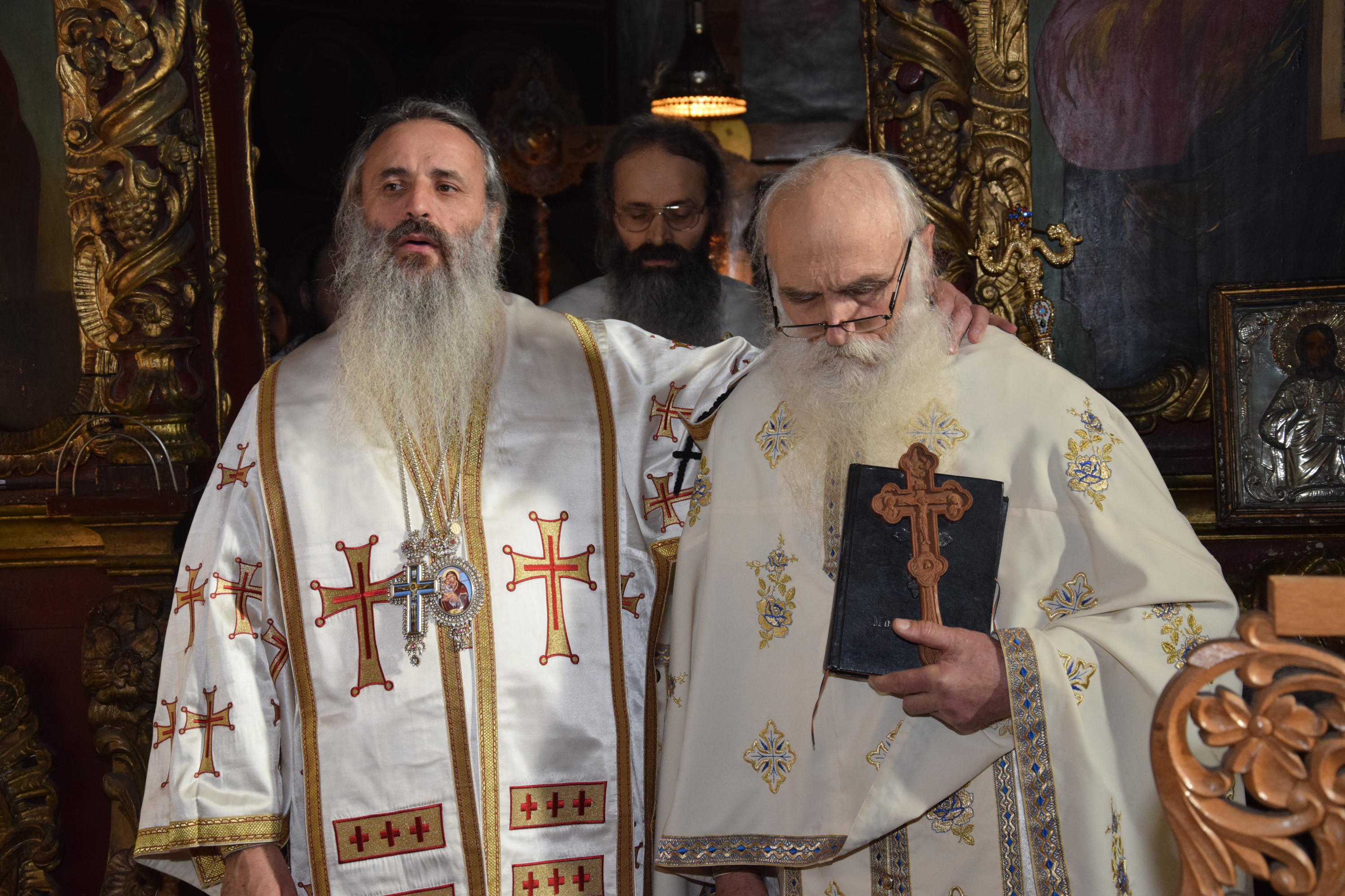 Două hirotonii și o hirotesie întru duhovnic, la Mănăstirea Bistrița