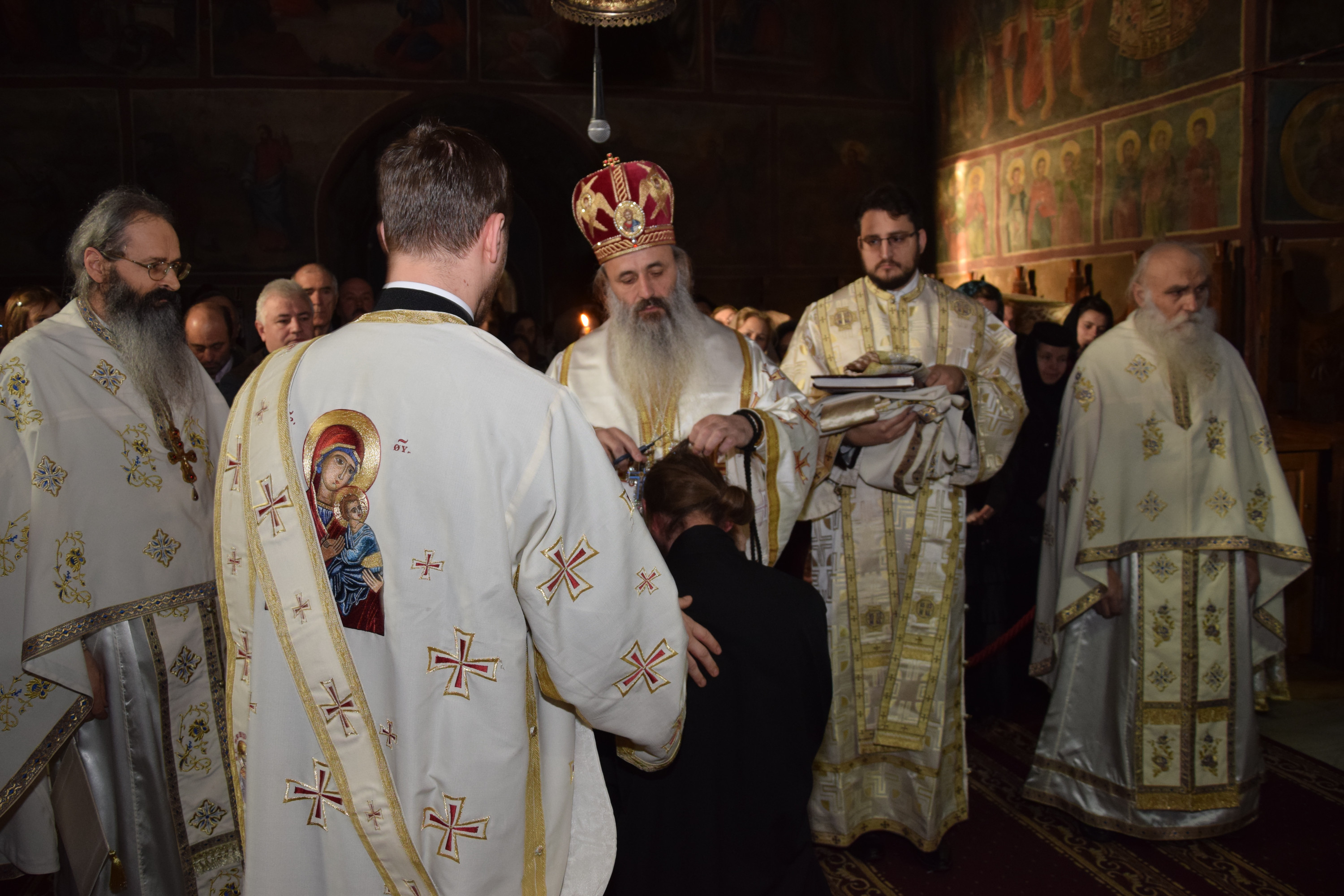 Două hirotonii și o hirotesie întru duhovnic, la Mănăstirea Bistrița