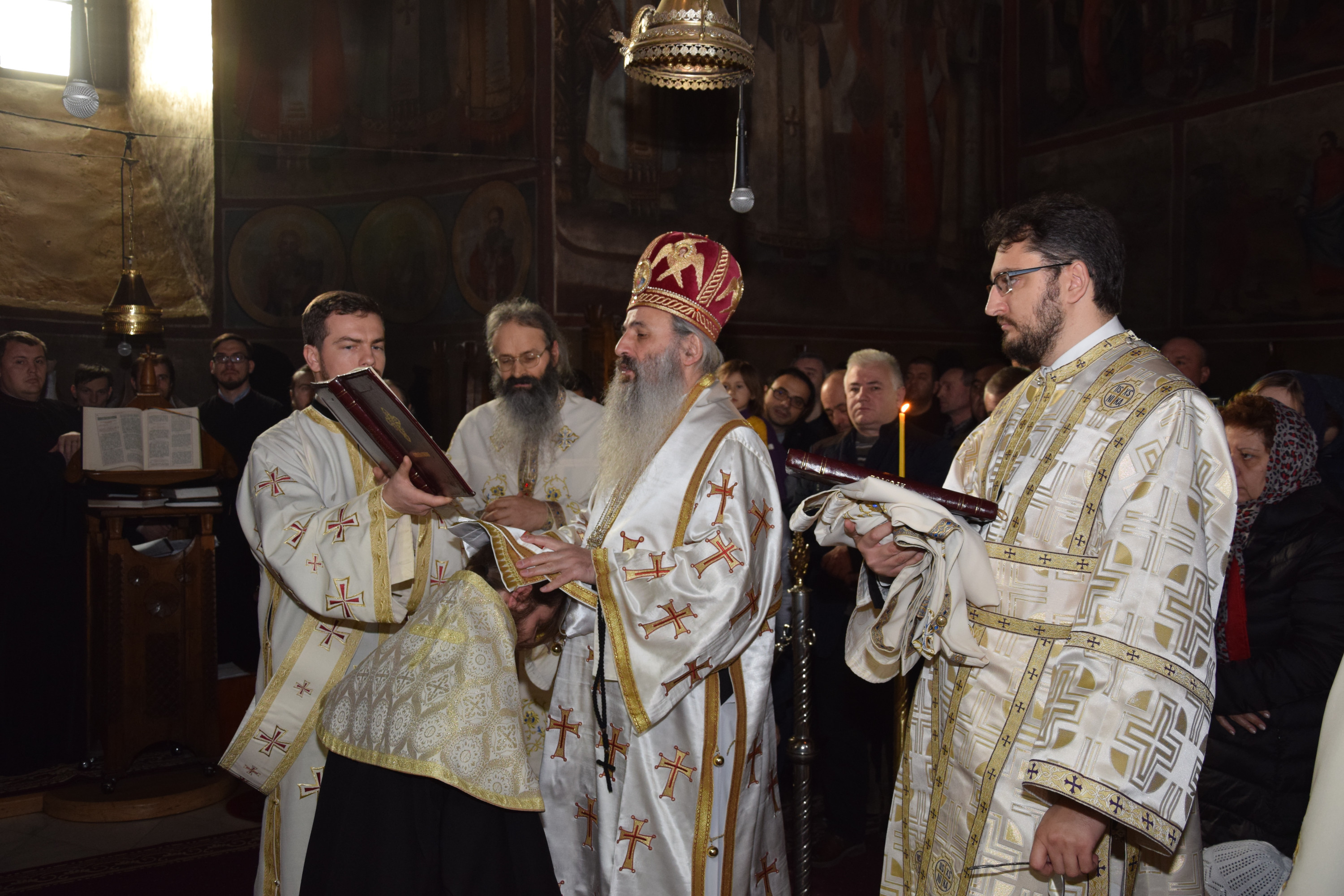 Două hirotonii și o hirotesie întru duhovnic, la Mănăstirea Bistrița