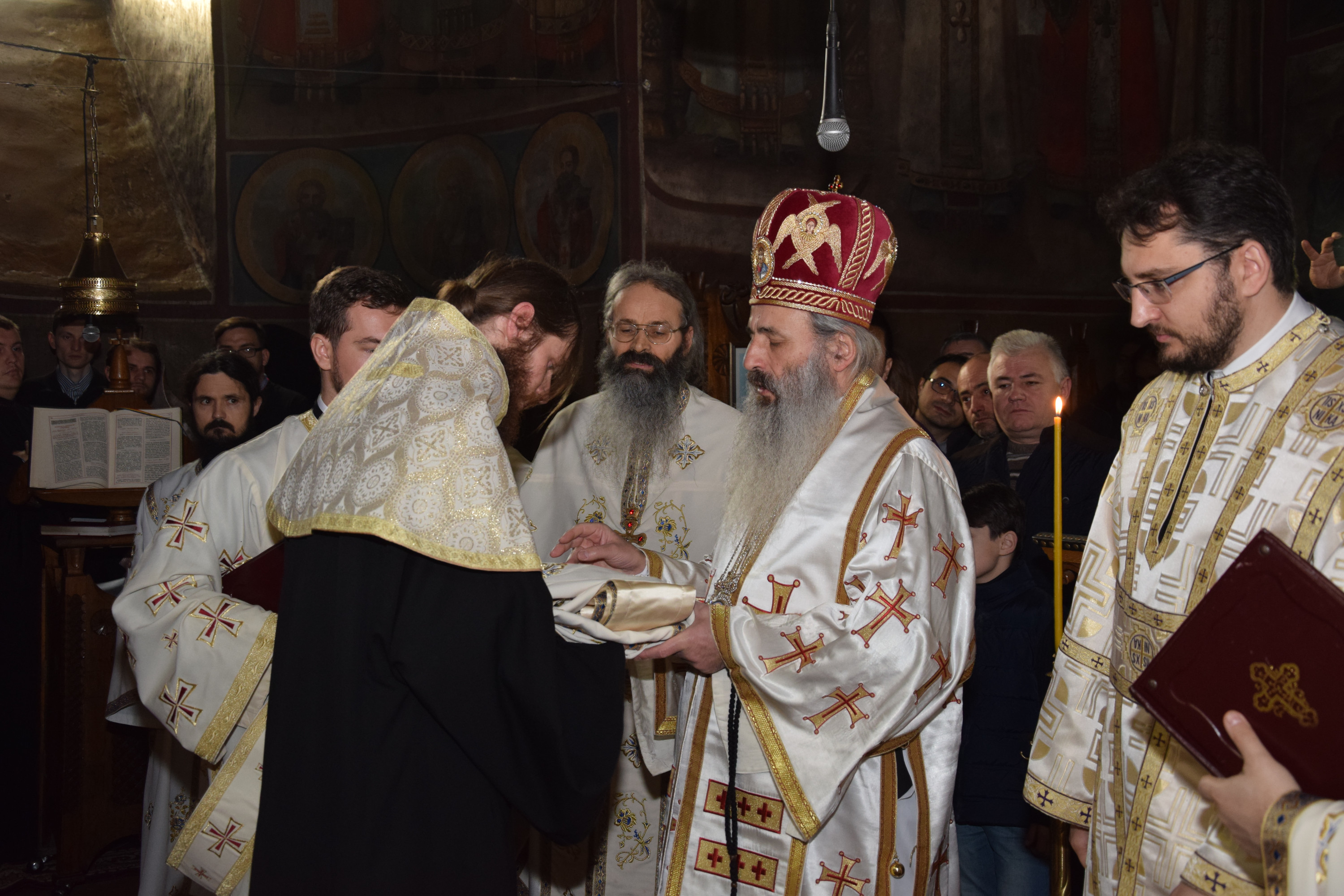 Două hirotonii și o hirotesie întru duhovnic, la Mănăstirea Bistrița