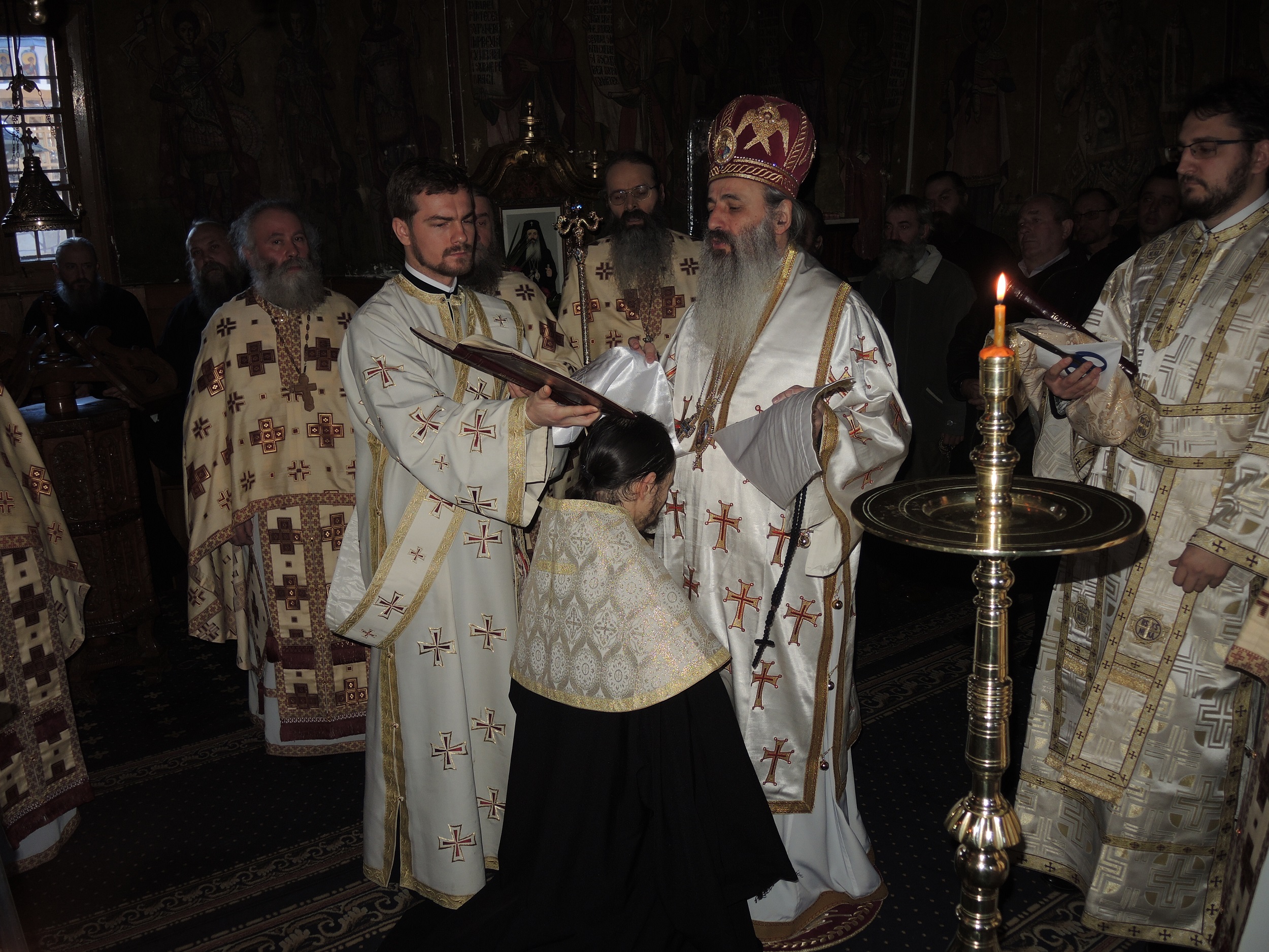 Liturghie arhierească și hirotonie întru ierodiacon, la Mănăstirea Sihla