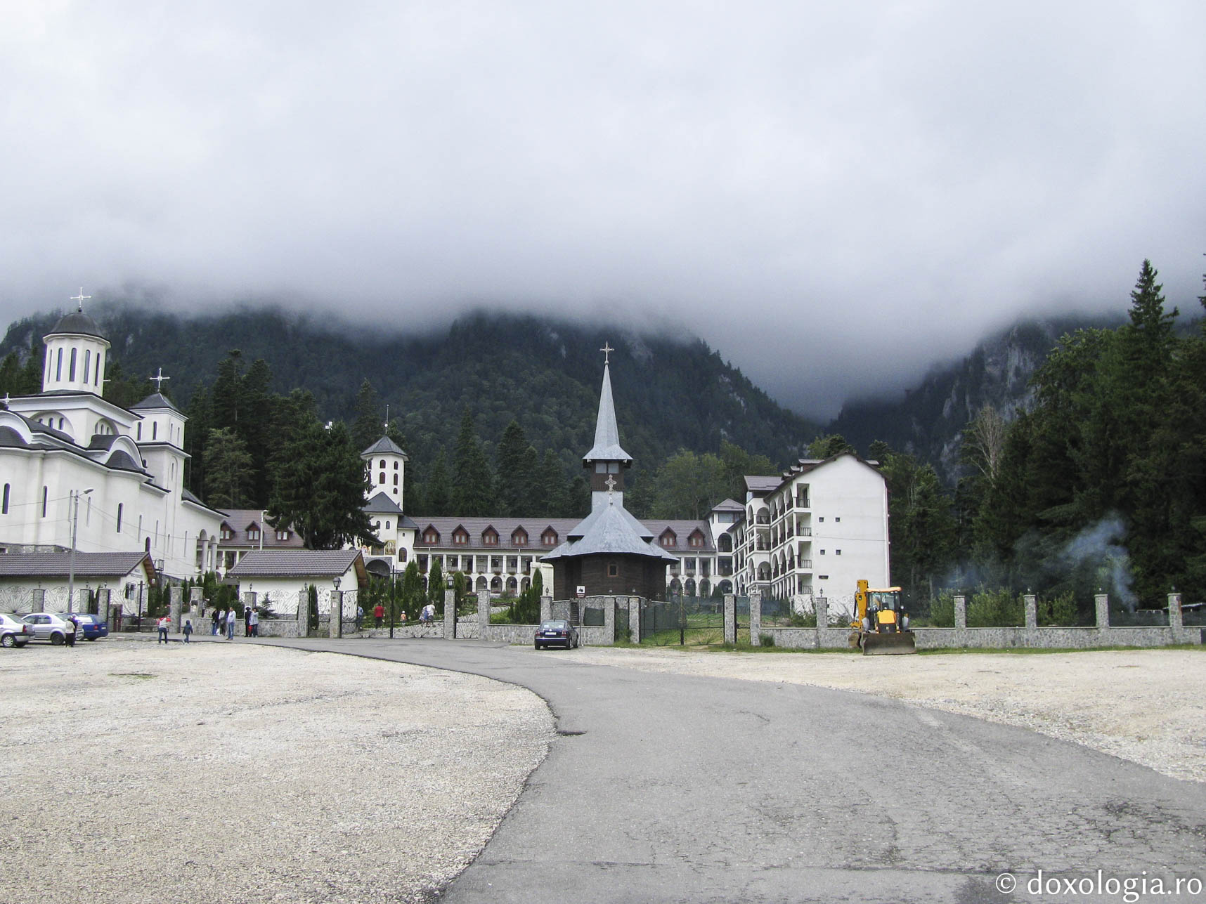 Mănăstirea Caraiman (galerie FOTO)